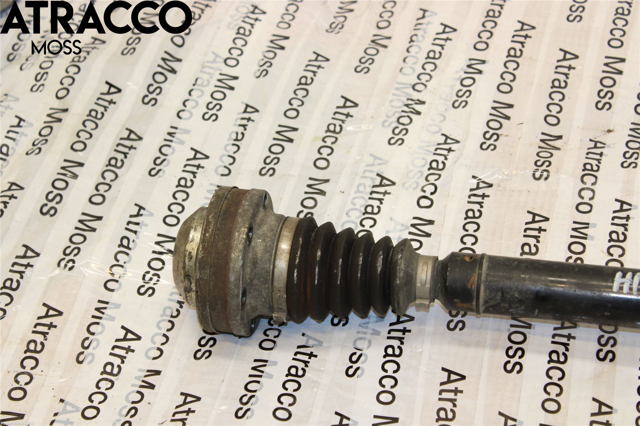 Volkswagen VW TOURAN 10-15 Drivaksel Foran Kompl Venstre