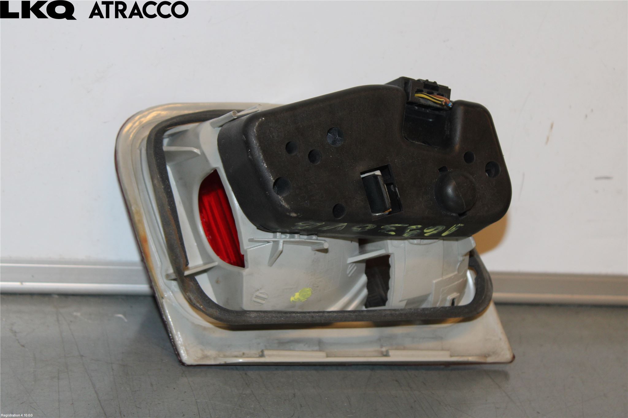 BMW 3 E46      98-05 Baklykt Venstre  På Luke(Indre