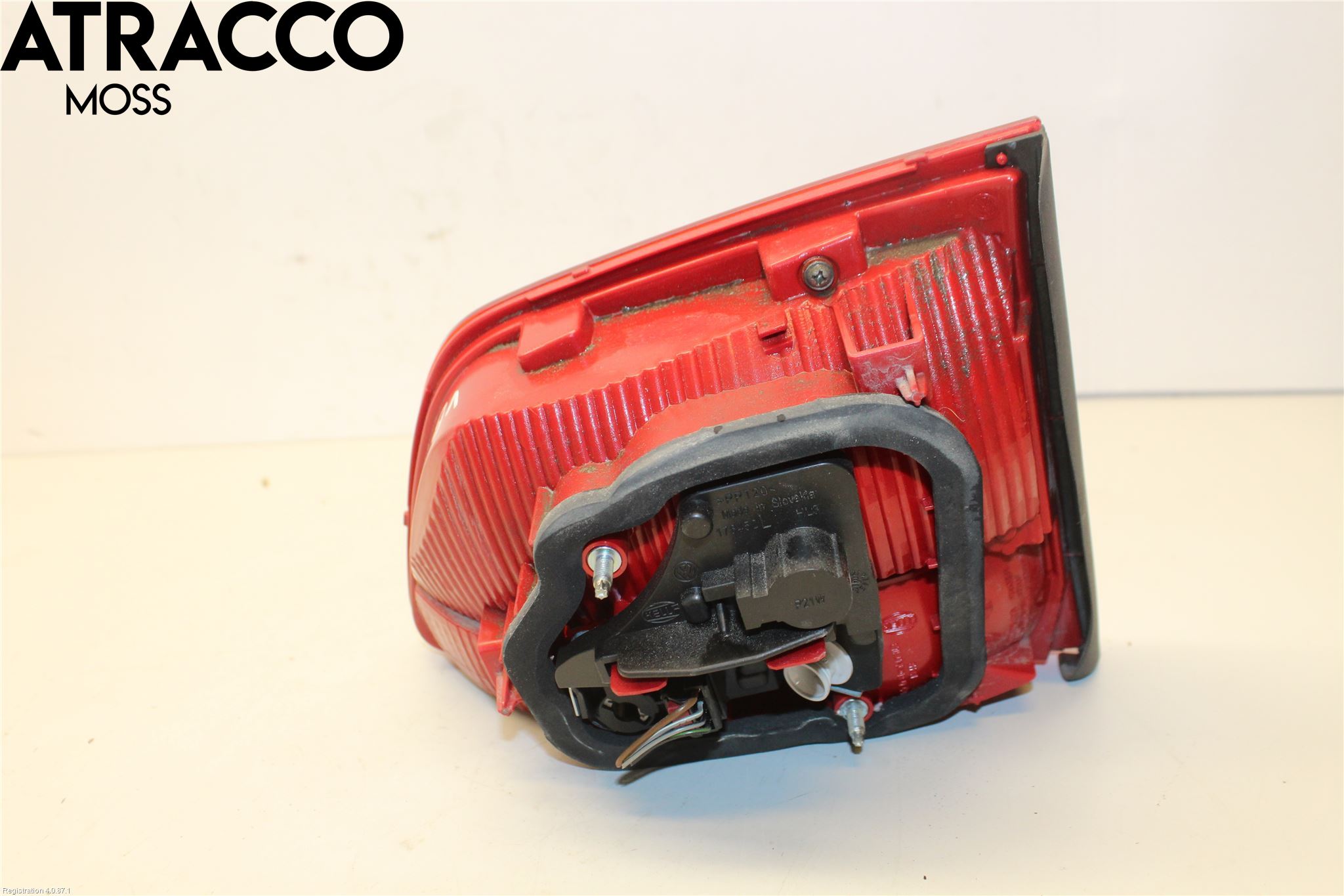 Volkswagen VW TOURAN 10-15 Baklykt Venstre  På Luke(Indre