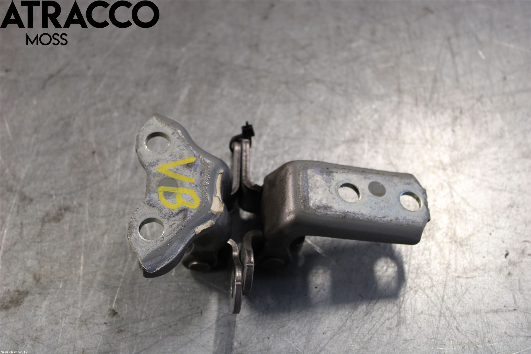 Toyota AURIS 13-19 Dørhengsel