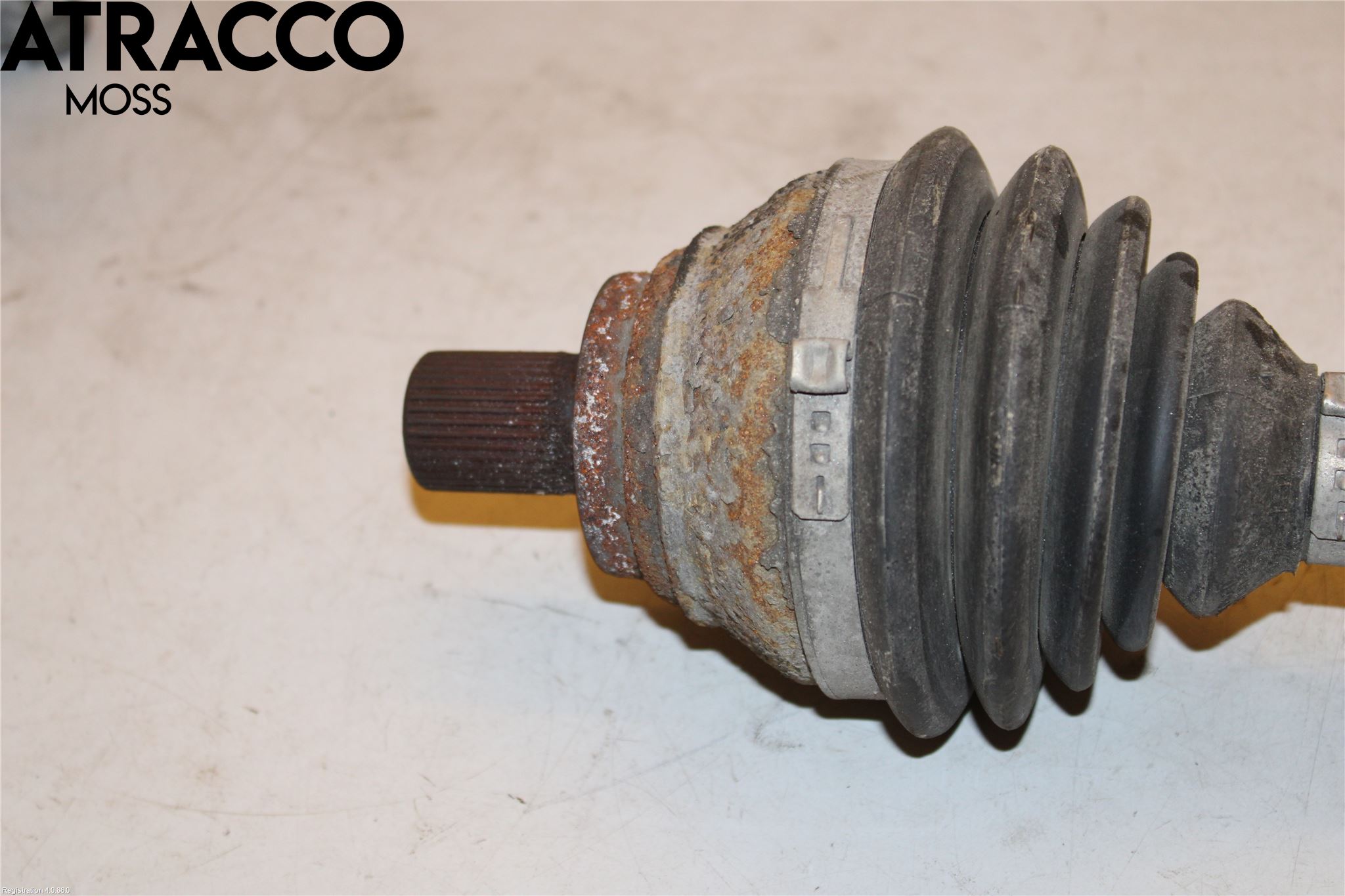 Volkswagen VW PASSAT 05-11 Drivaksel Foran Kompl Høyre