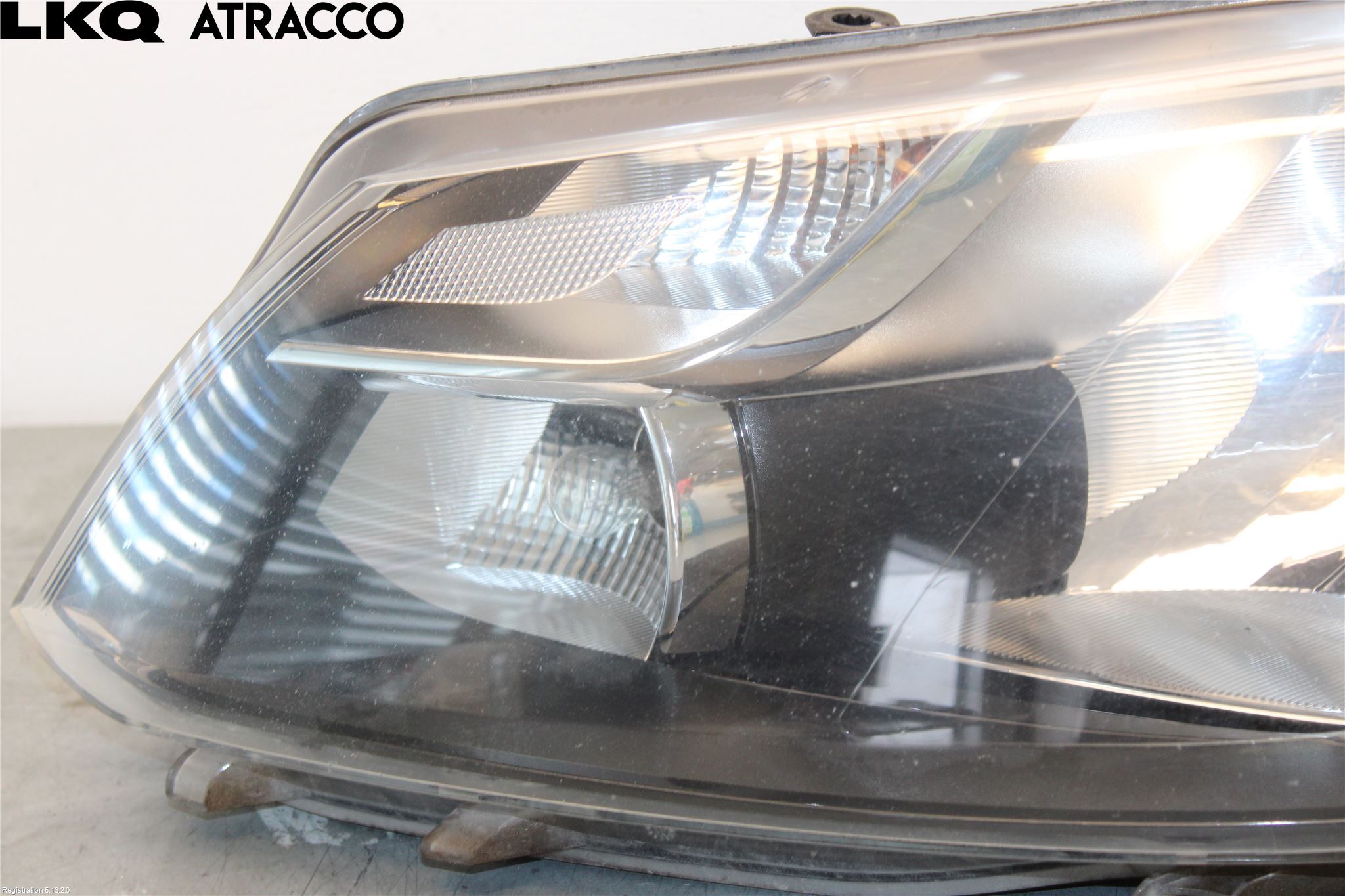 Volkswagen VW CADDY 11-15 Frontlykt Venstre