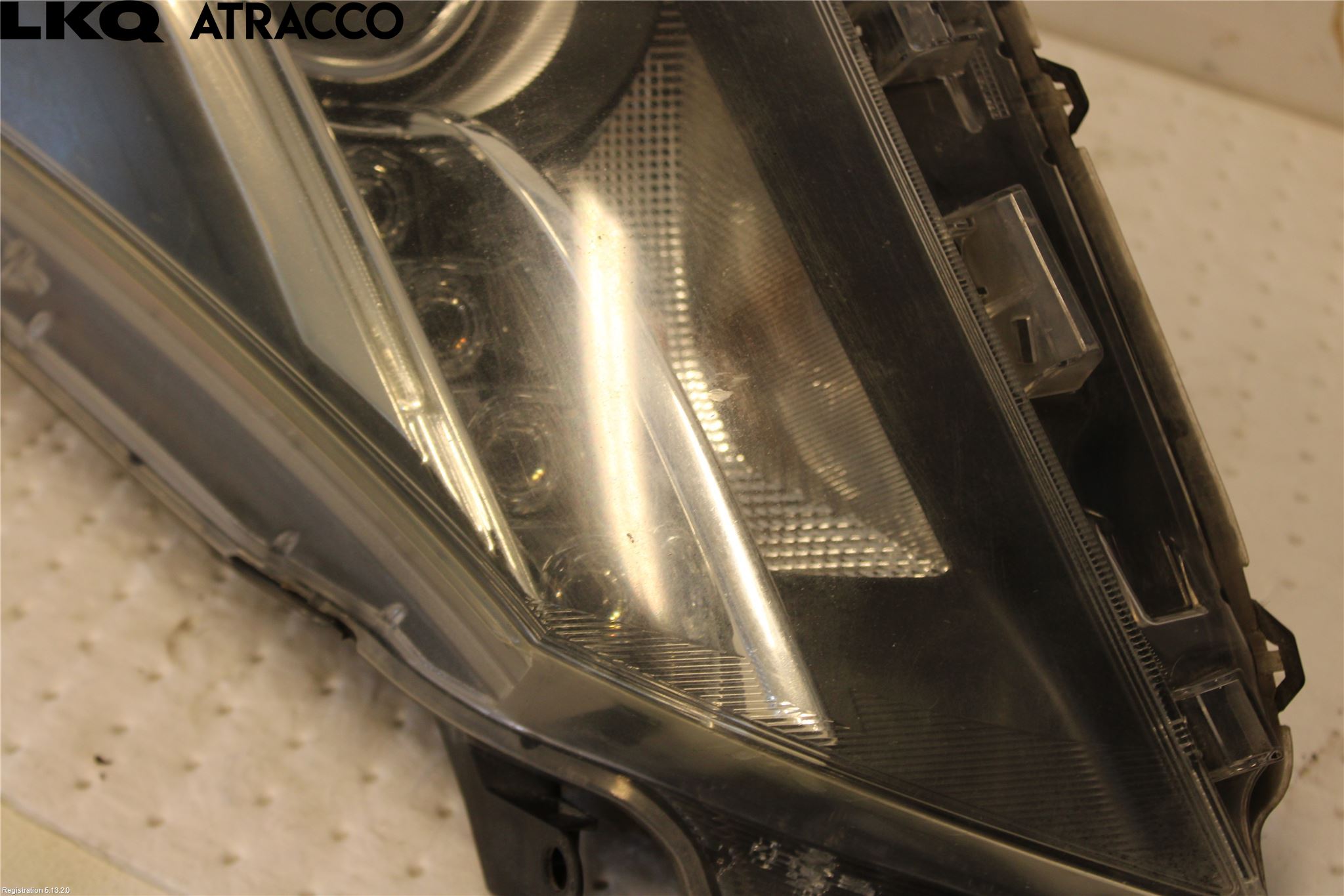 Toyota YARIS XP130 12-14 Frontlykt Venstre