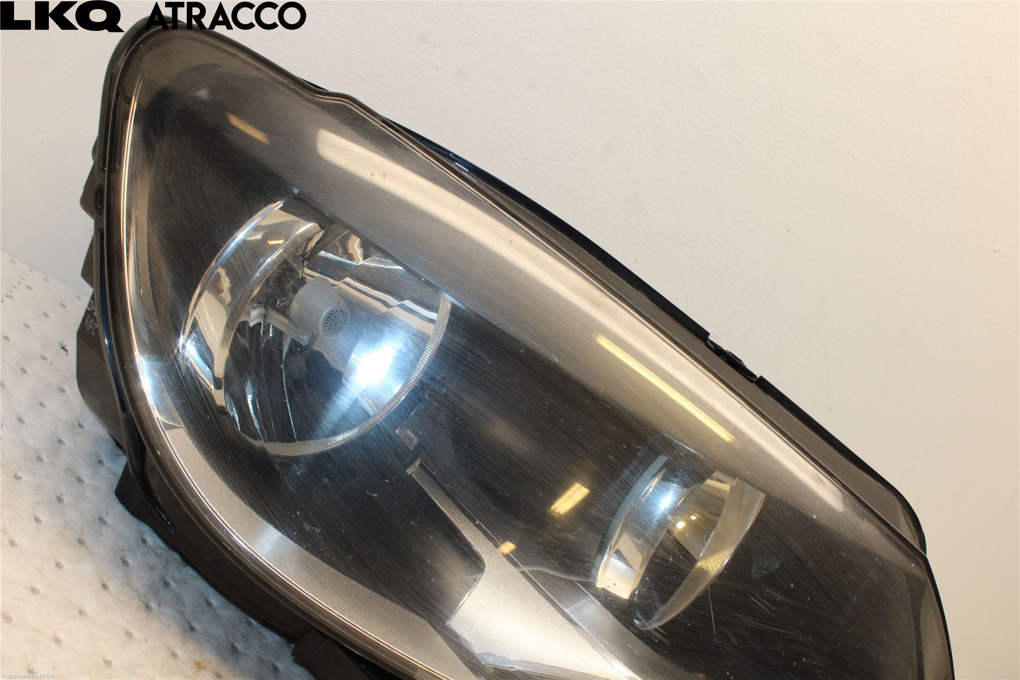 Volkswagen VW TOURAN 10-15 Frontlykt Høyre