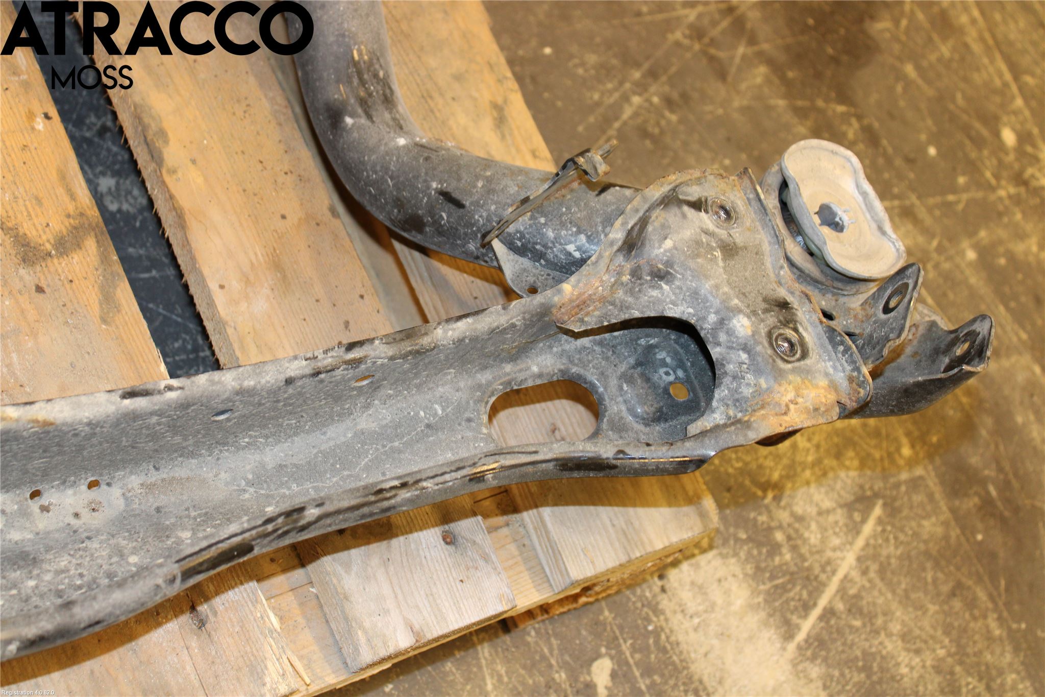 Audi A4/S4 B9 16-19 Bakaksel Feste Travers-Ramme