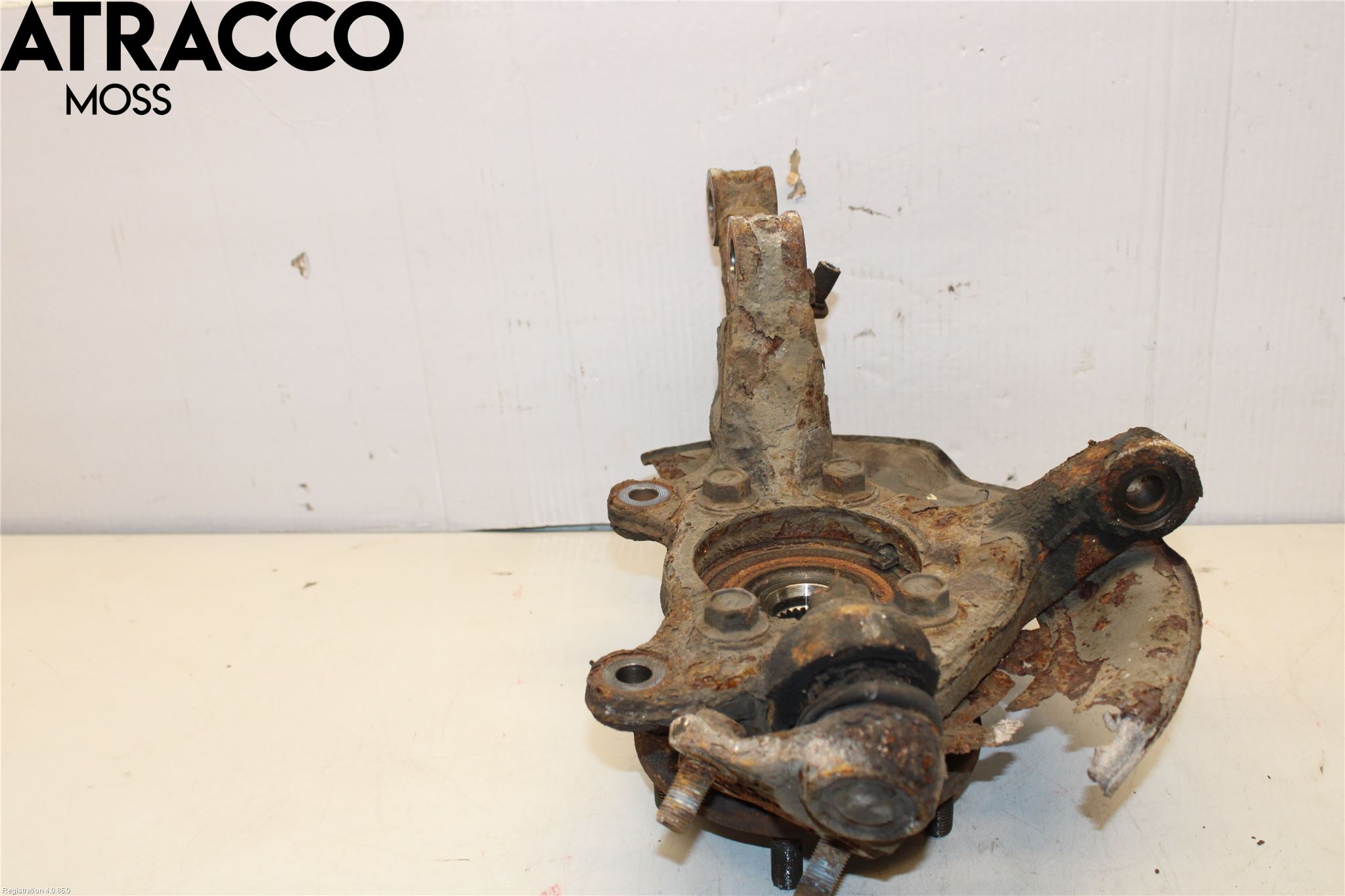 Toyota AVENSIS 09-15 Spindel Hf