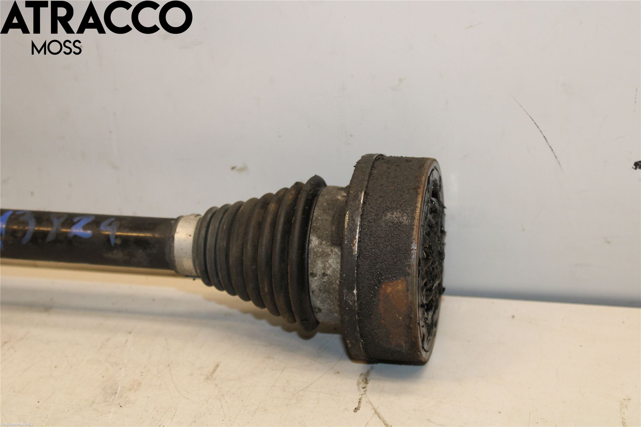 Volkswagen VW PASSAT 05-11 Drivaksel Foran Kompl Venstre