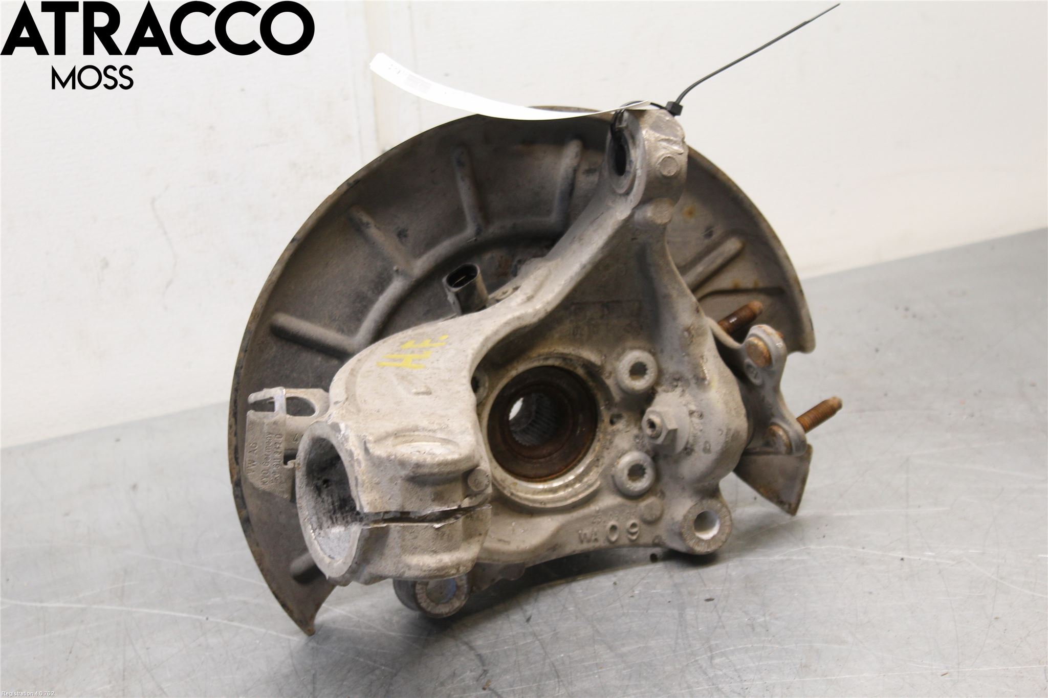 Volkswagen VW PASSAT 11-14 Spindel Hf