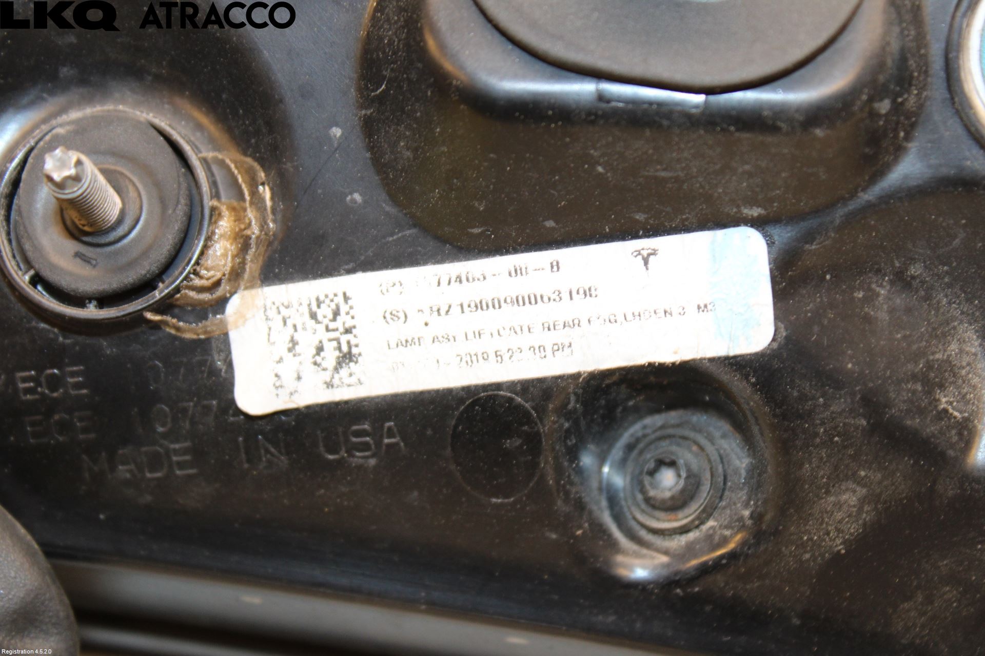 Tesla MODEL 3 17- Baklykt Høyre  På Luke(Indre)