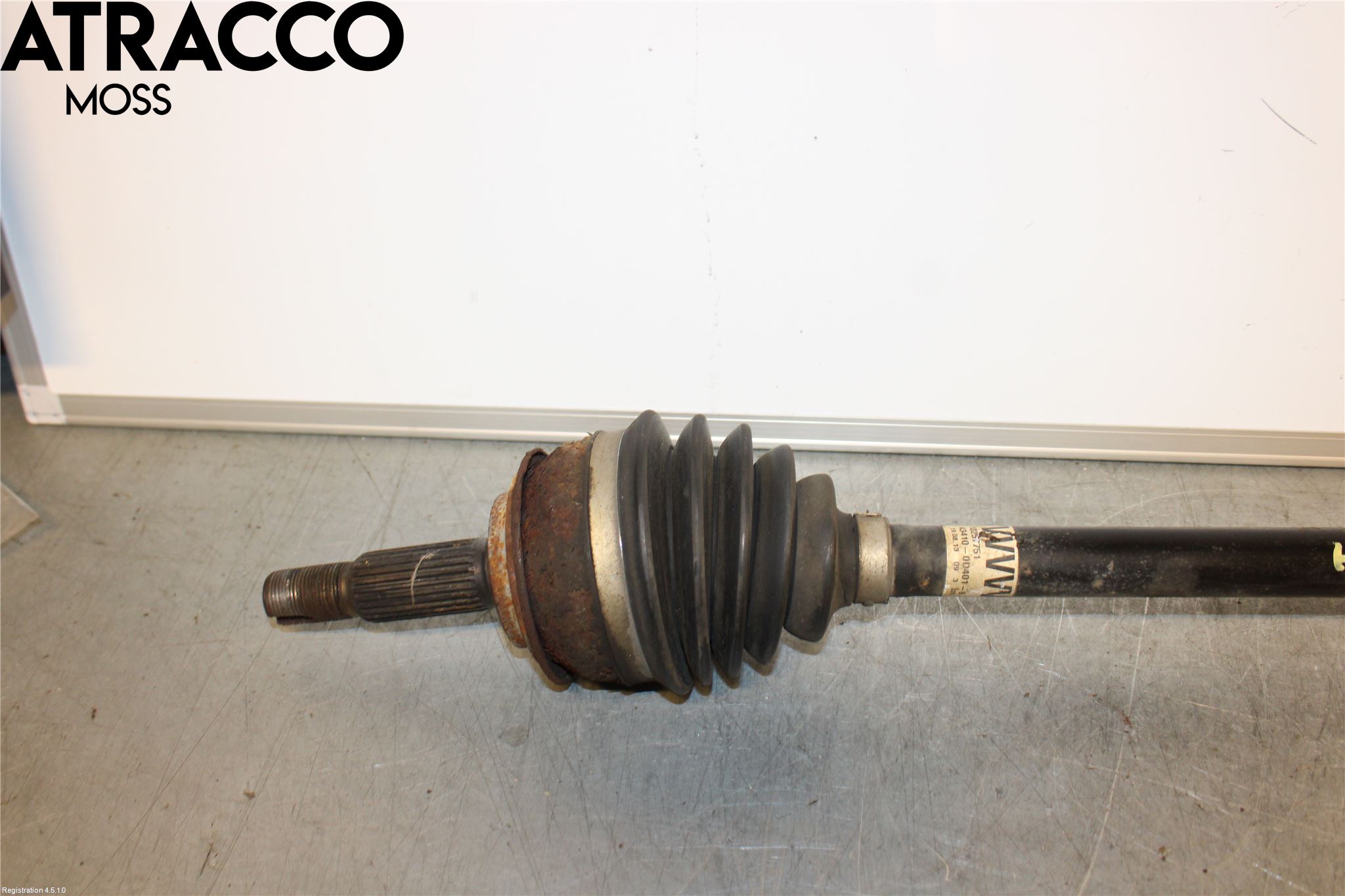 Toyota YARIS XP130 12-14 Drivaksel Foran Kompl Venstre