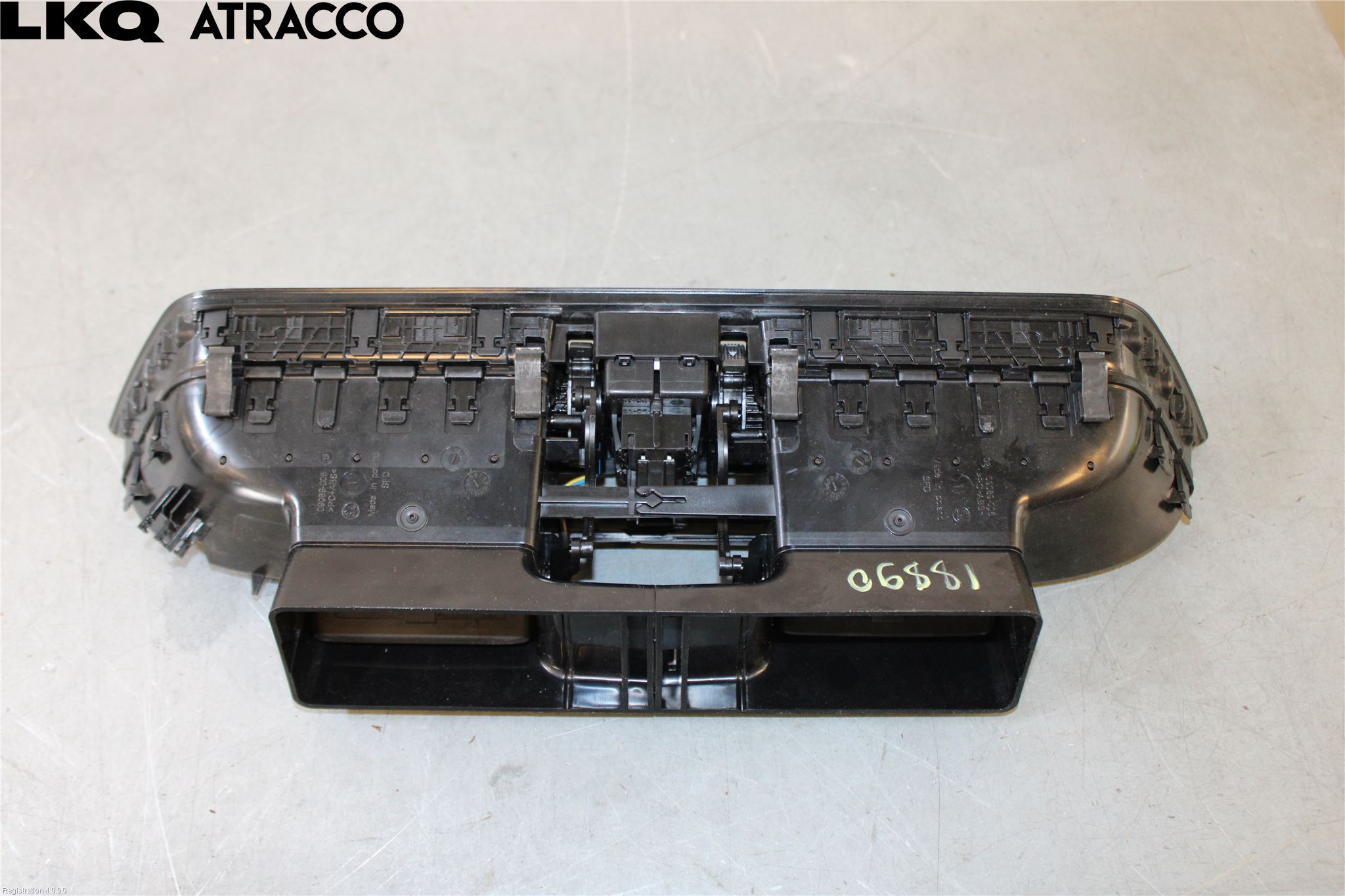 Skoda SUPERB 09-15 Dashbord Kanal - Dyse