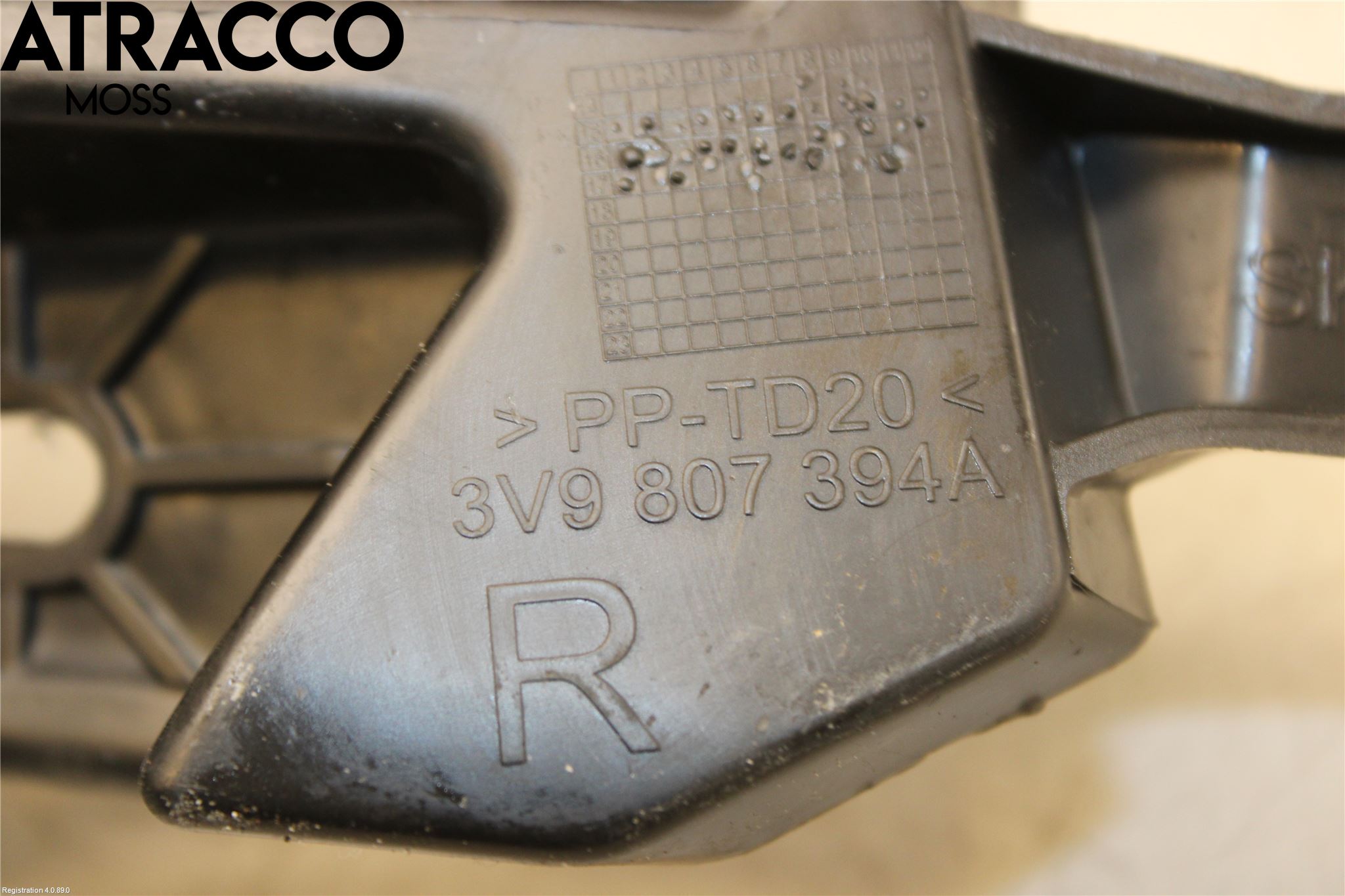 Skoda SUPERB 16-24 Støtfangerfeste Bak Høyre