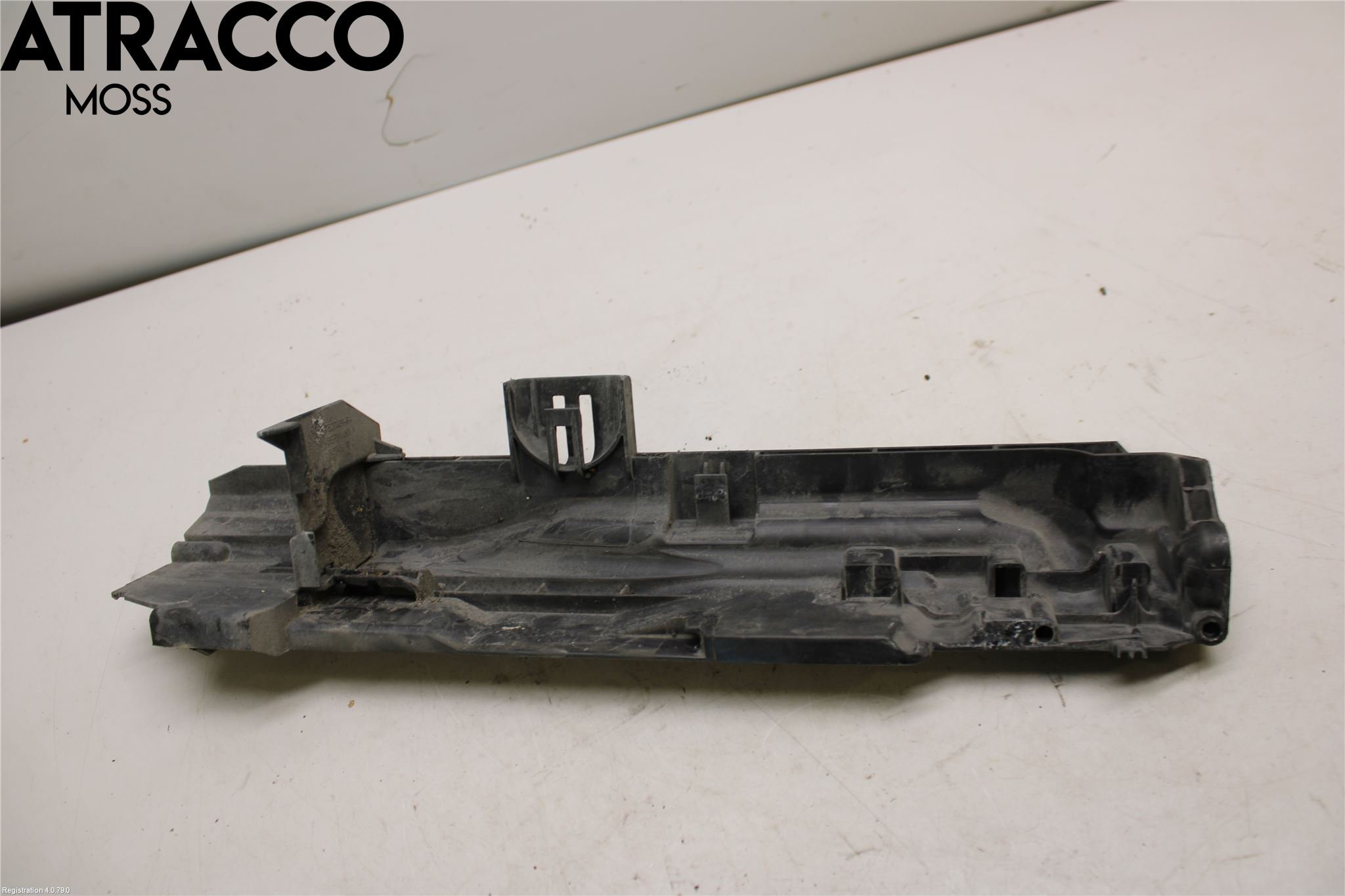 BMW 3 E90/91 SED/TOU 05-12 Radiator Feste - Ramme - Bjelk