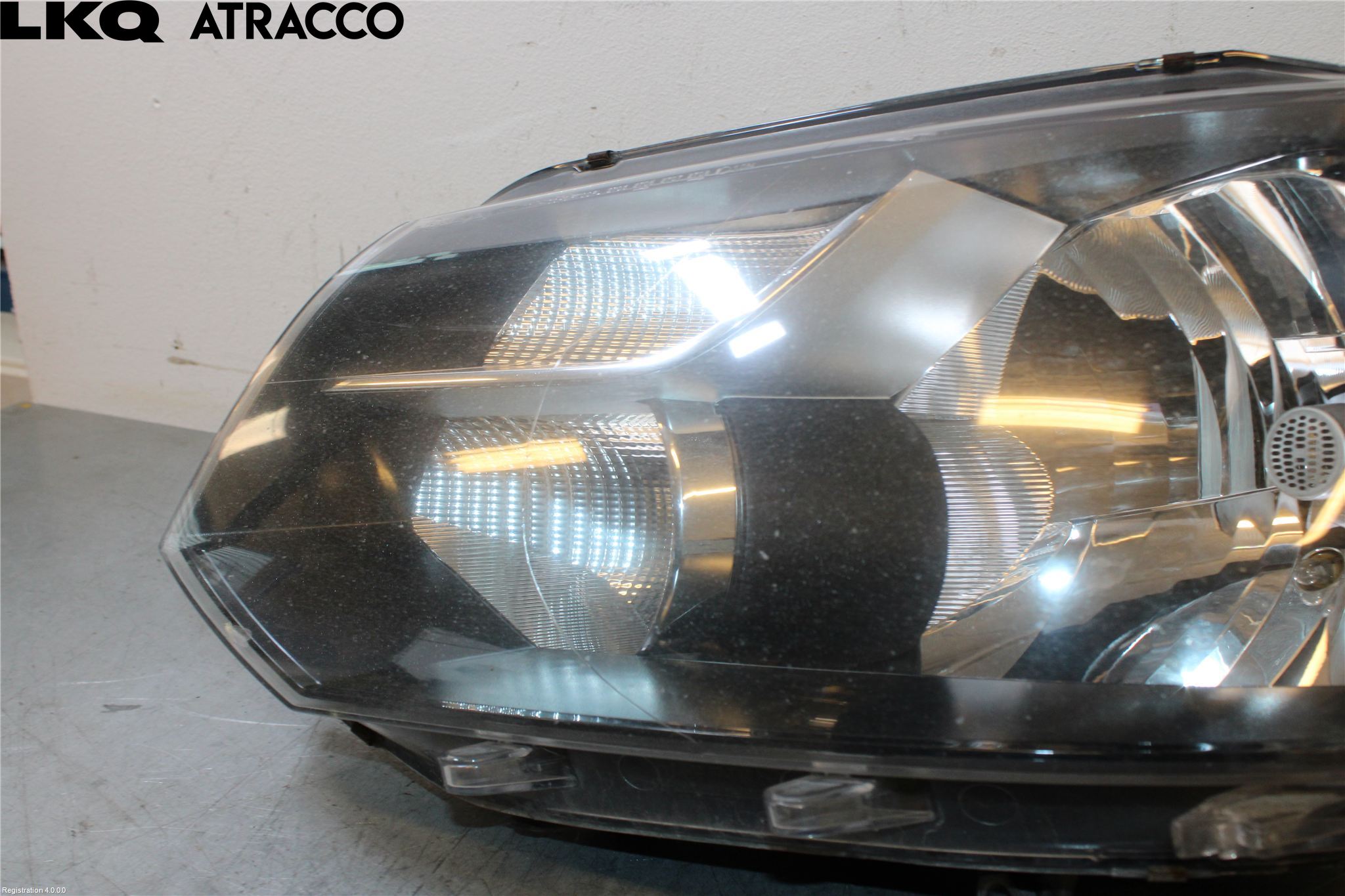 Volkswagen VW TRANSP/CARAVELLE (T5) 04-15 Frontlykt Venstre