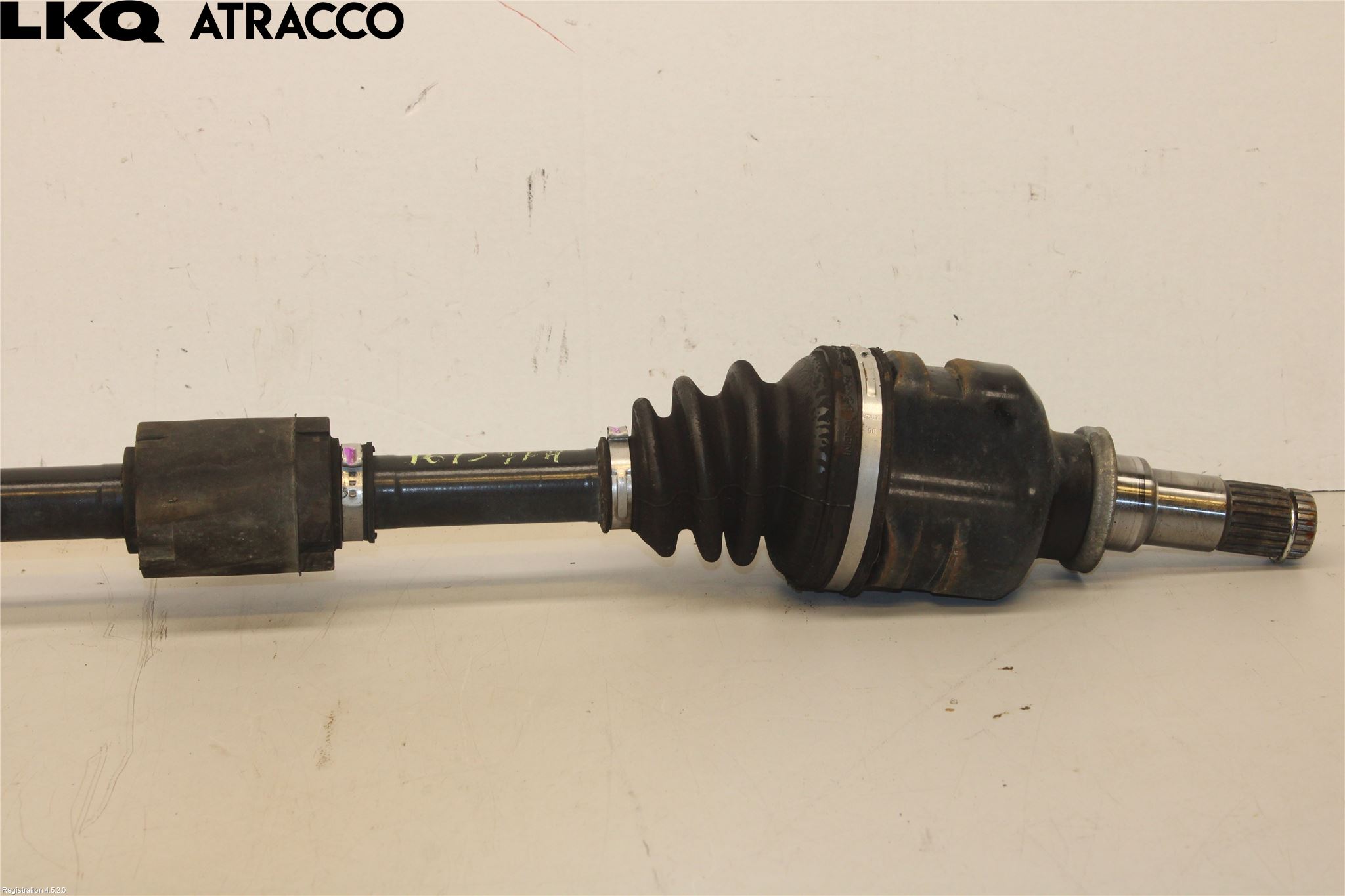 Toyota YARIS XP130 15-20 Drivaksel Foran Kompl Høyre