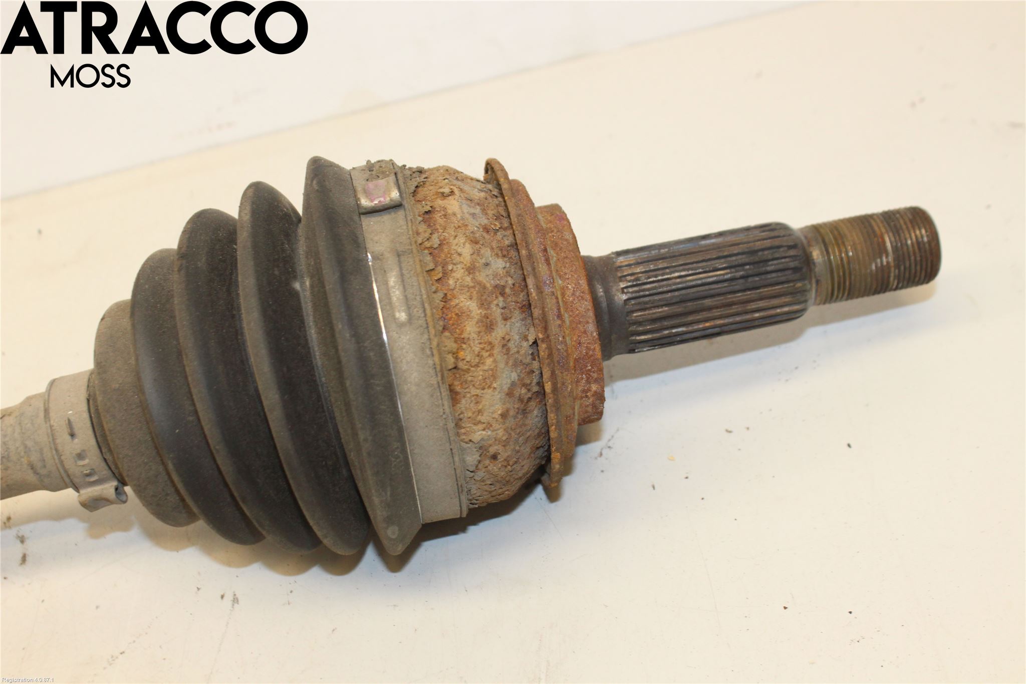 Toyota YARIS XP130 12-14 Drivaksel Foran Kompl Venstre