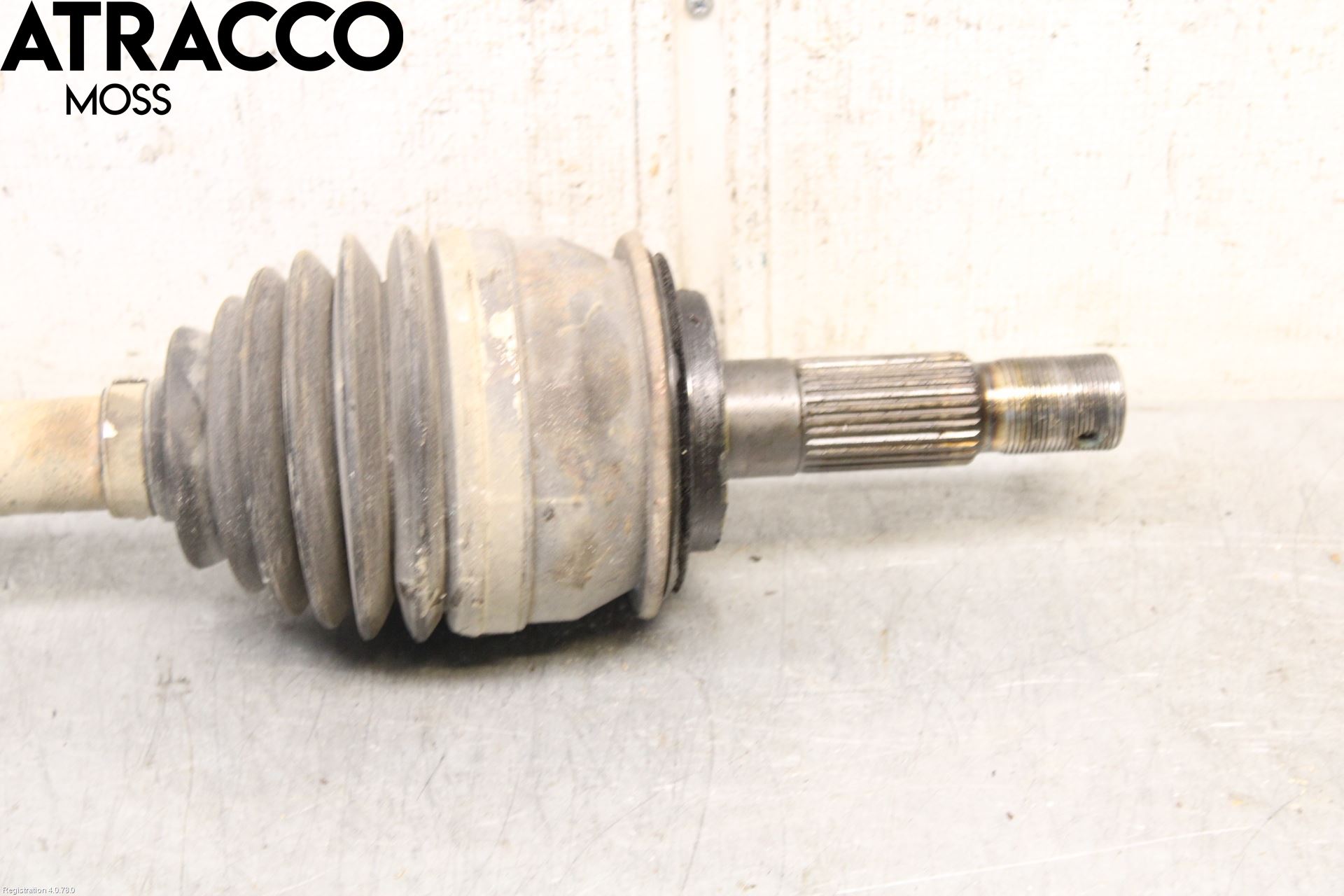 Toyota HILUX 05-16 Drivaksel Foran Kompl Venstre