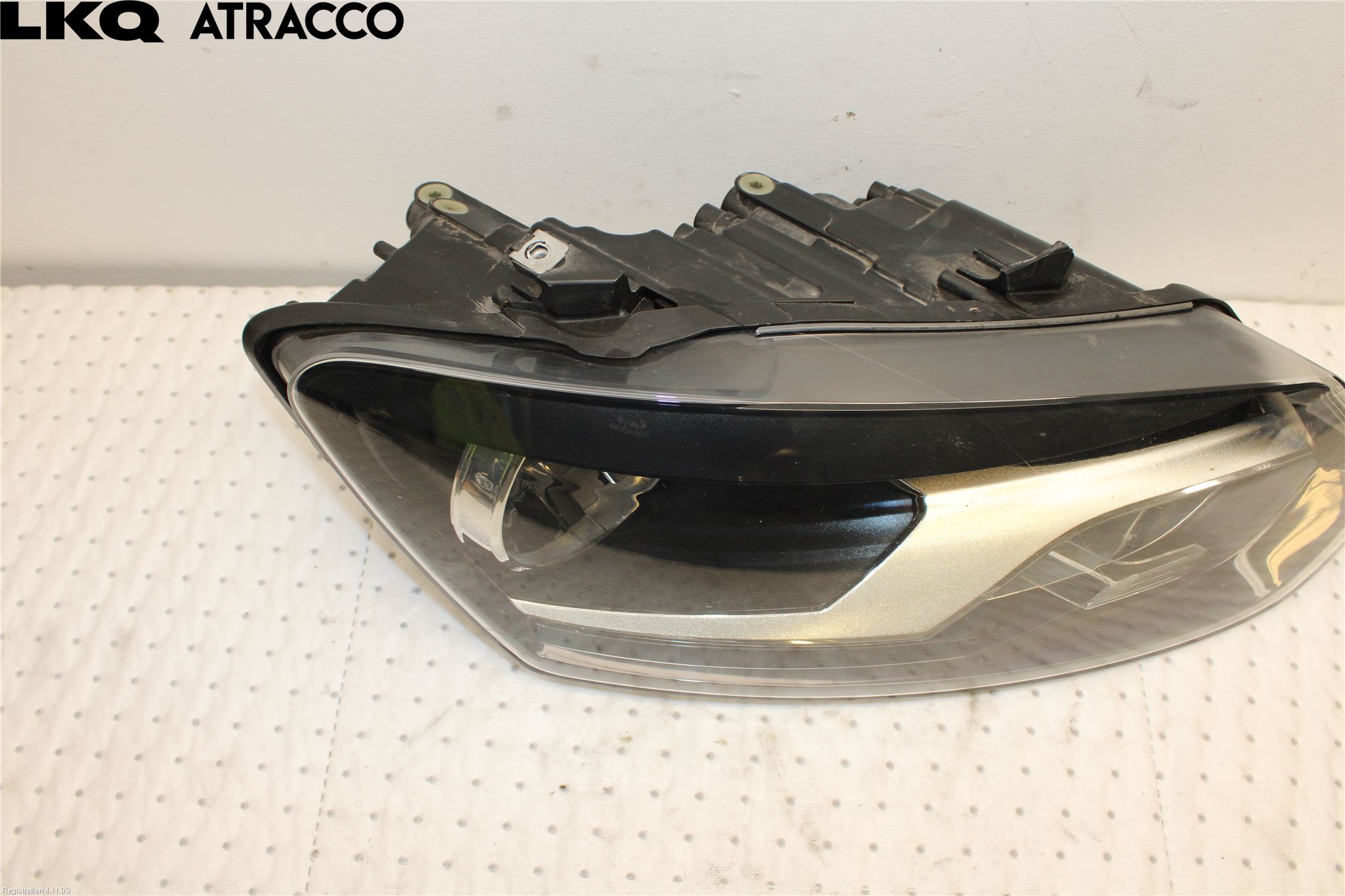 Volkswagen VW POLO 10-17 Frontlykt Høyre