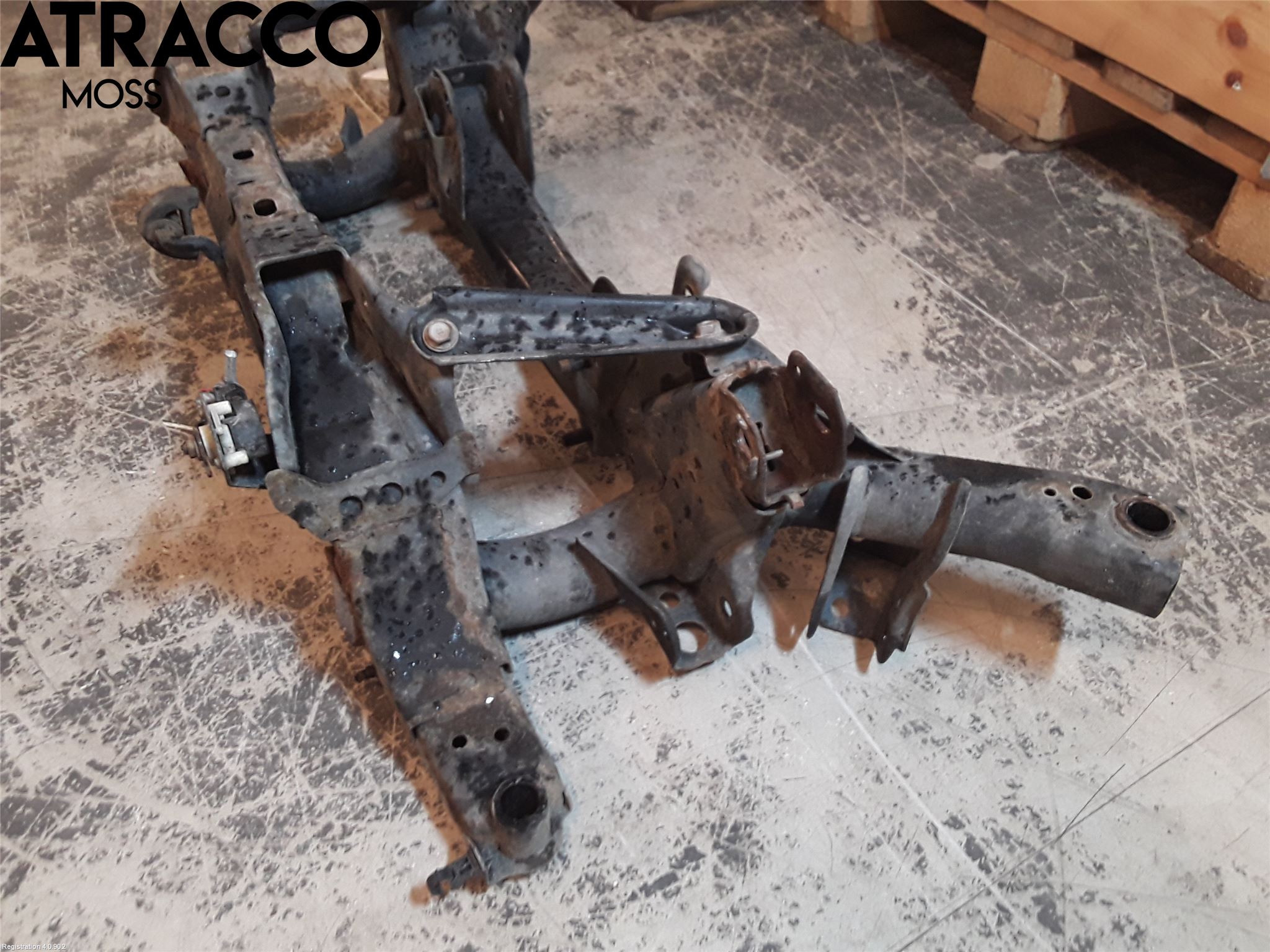 Toyota RAV4 13-18 Bakaksel Feste Travers-Ramme