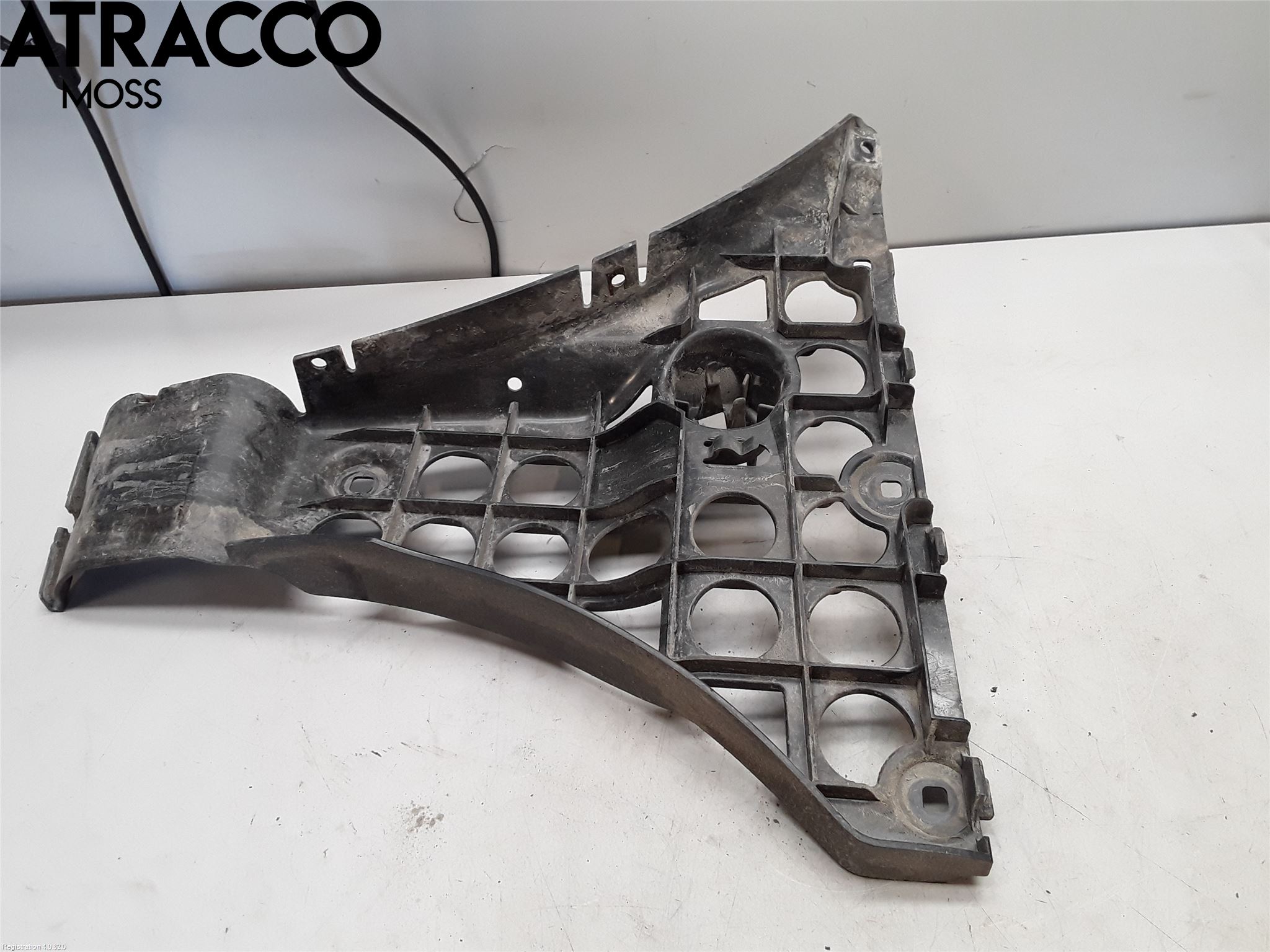 BMW 5 E60/61 Sed/Tou 02-10 Støtfangerfeste Bak Venstre