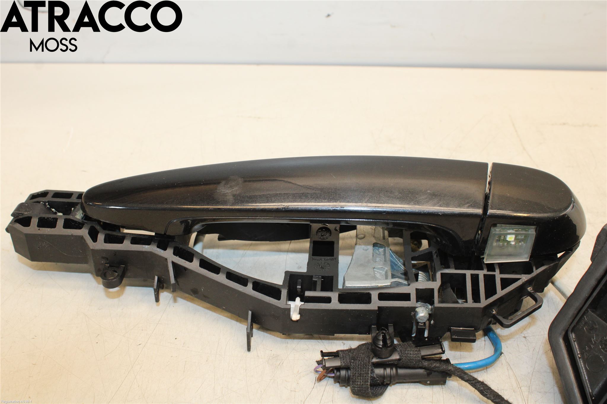 BMW 3 F30/F31/F80 12-19 Dørlås - Låsekasse