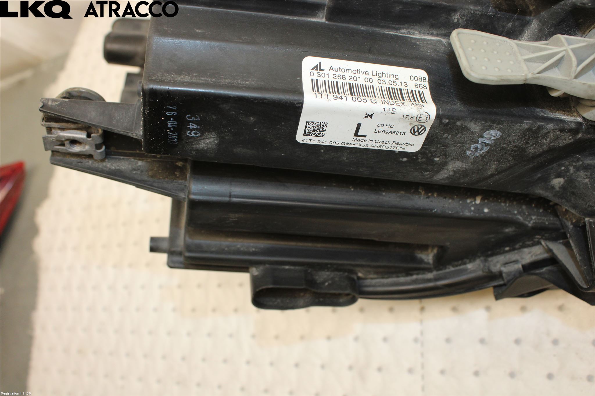 Volkswagen VW TOURAN 10-15 Frontlykt Venstre