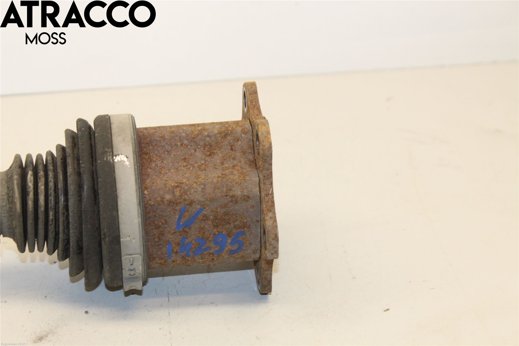 Volkswagen VW TOURAN 10-15 Drivaksel Foran Kompl Venstre