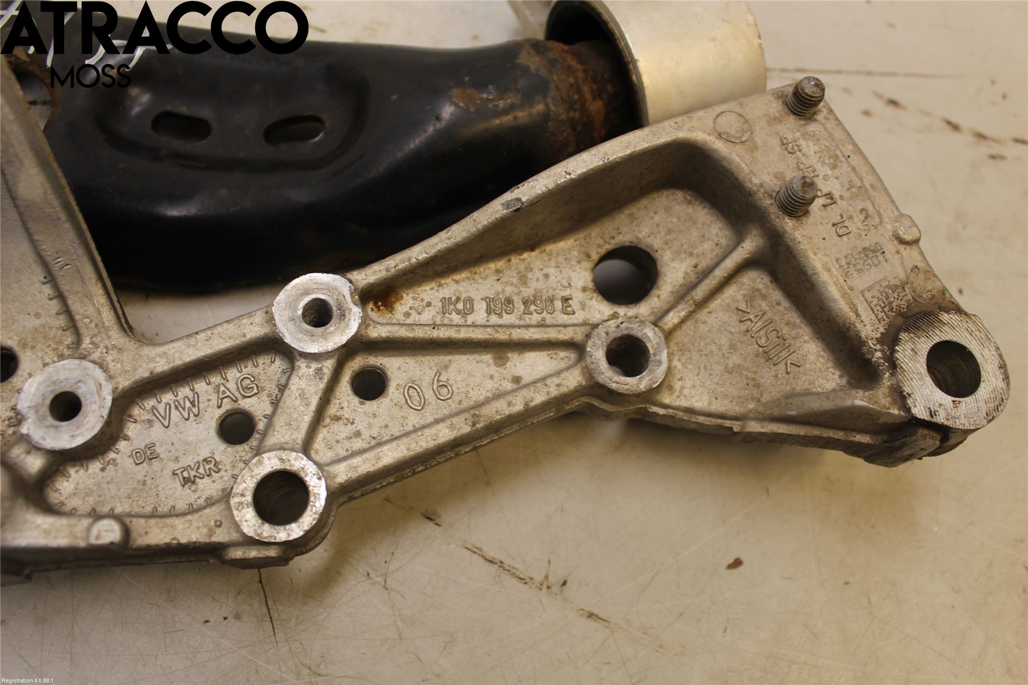 Volkswagen VW GOLF VI 09-13 Bærearm Foran Høyre Nedre