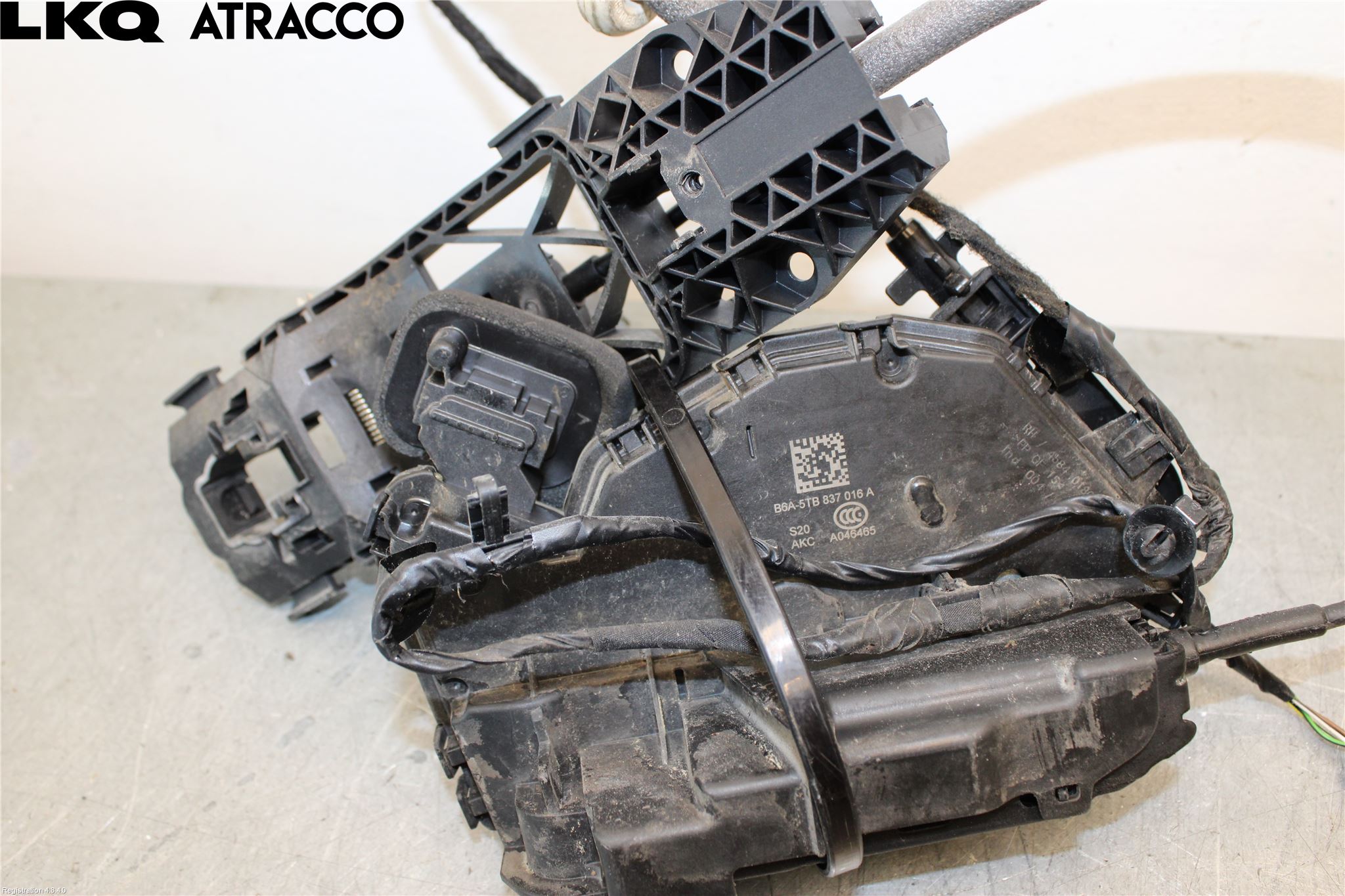 Volkswagen VW GOLF / E-GOLF VII 13-20 Dørlås - Låsekasse