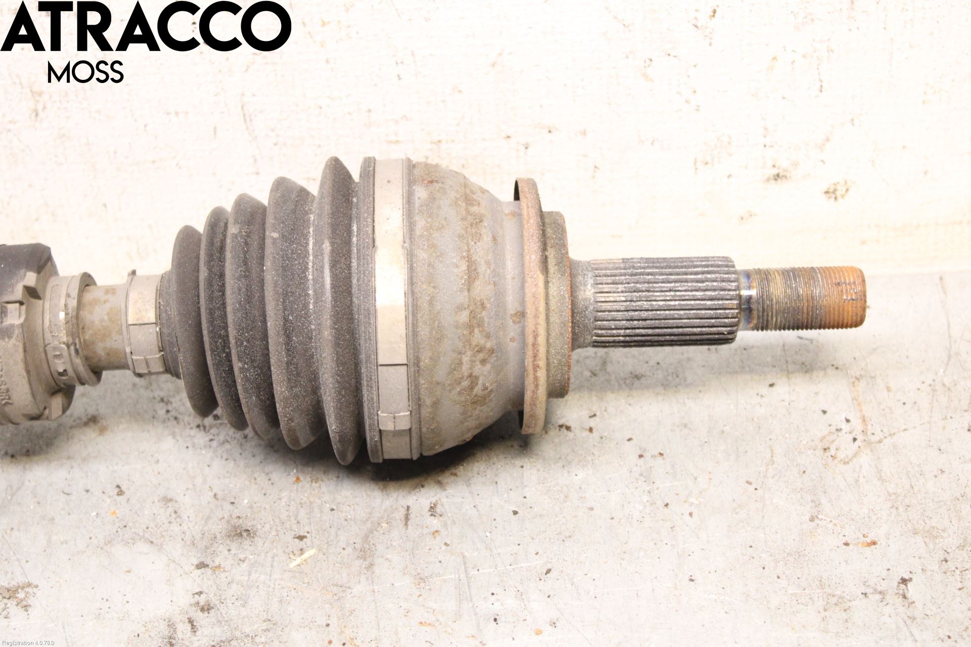 Toyota RAV4 13-18 Drivaksel Foran Kompl Venstre