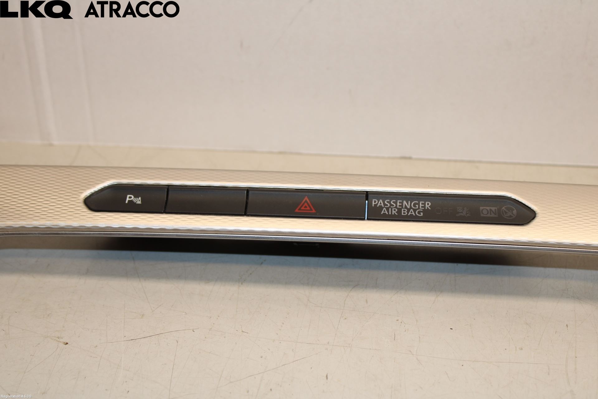 Volkswagen VW PASSAT 15-19 Bryter Varsel (Nødblink)