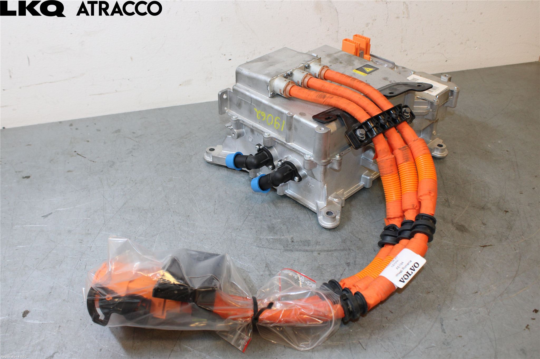 Volvo EX40 25- Inverter Hybrid