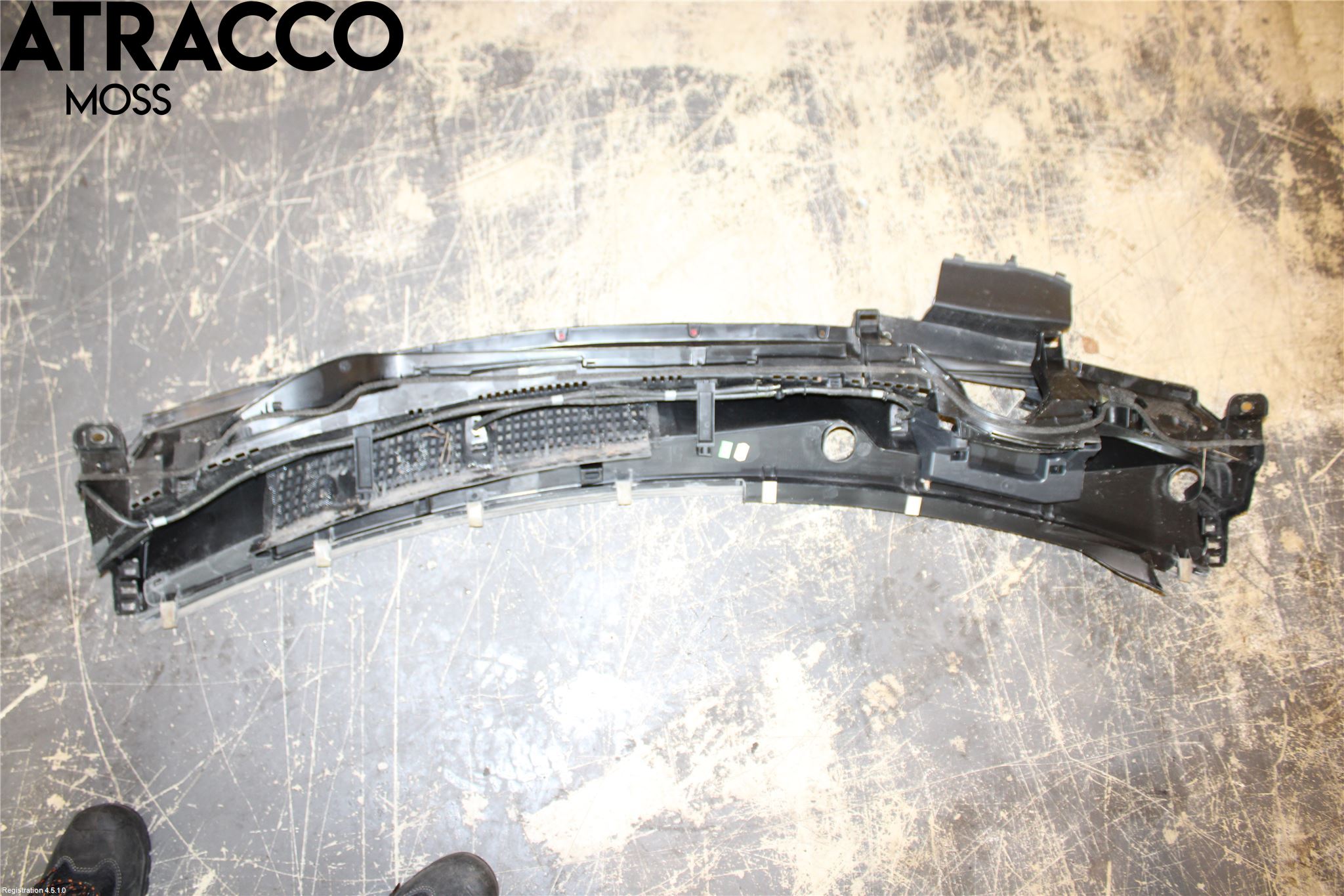 Toyota YARIS XP21 20- Visker Deksel-Grill-Under Frr