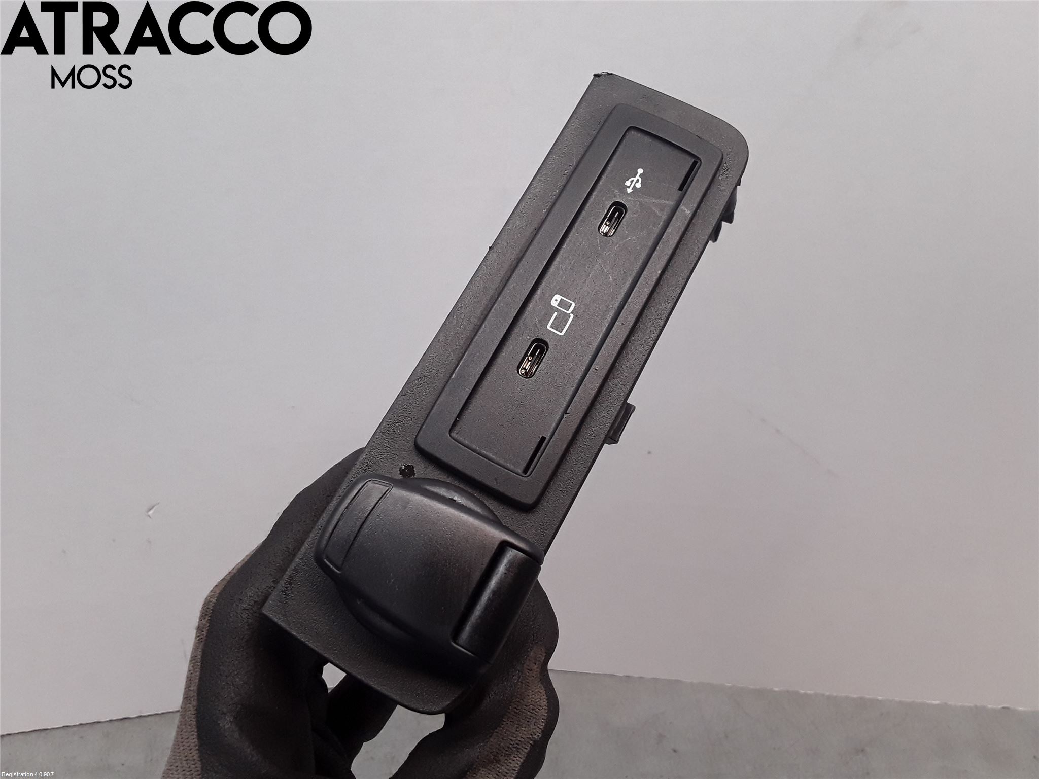 Mercedes-Benz MB CITAN/EQT (W420) 22- Usb Connection