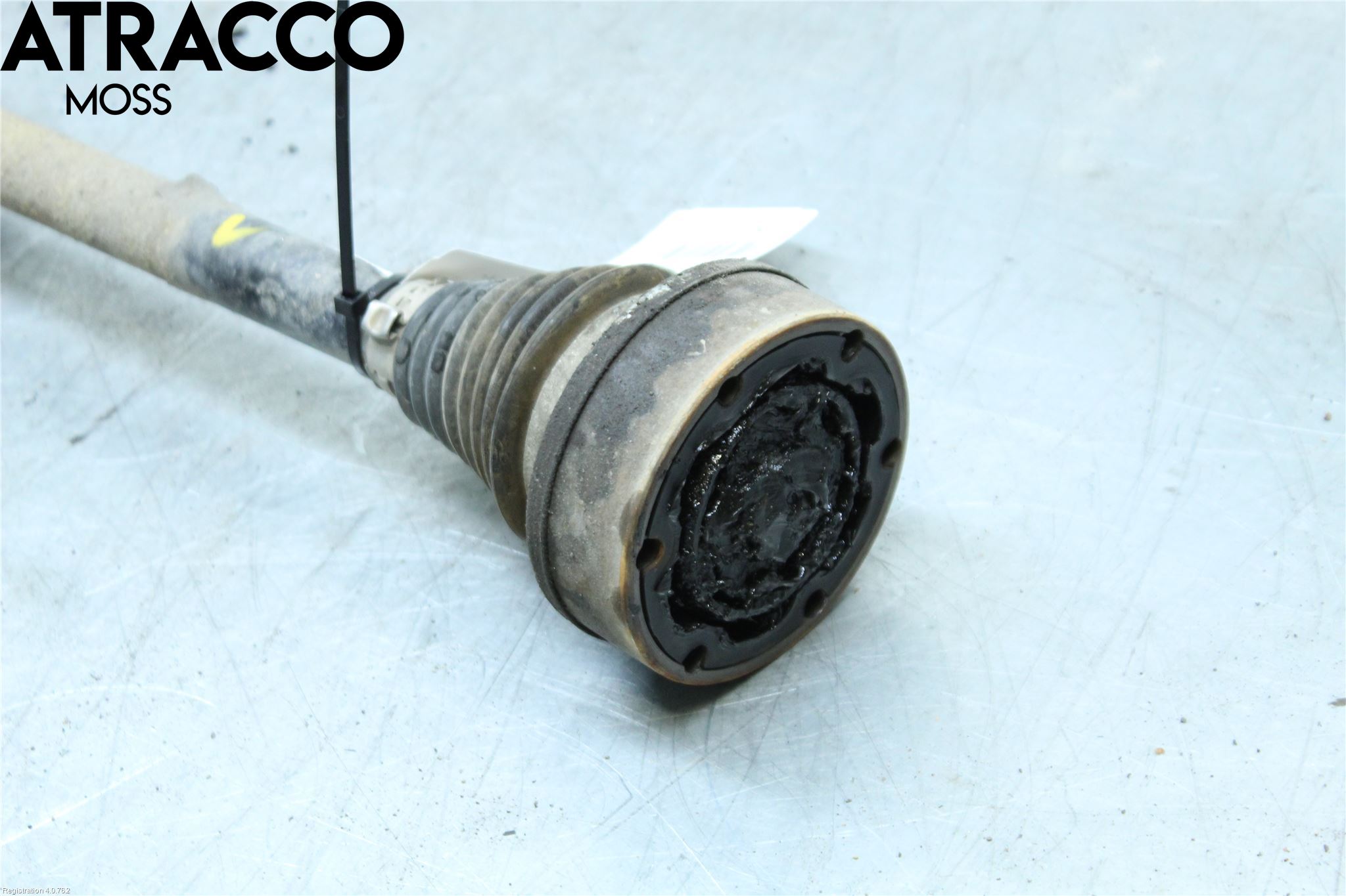 Volkswagen VW PASSAT 11-14 Drivaksel Foran Kompl Venstre