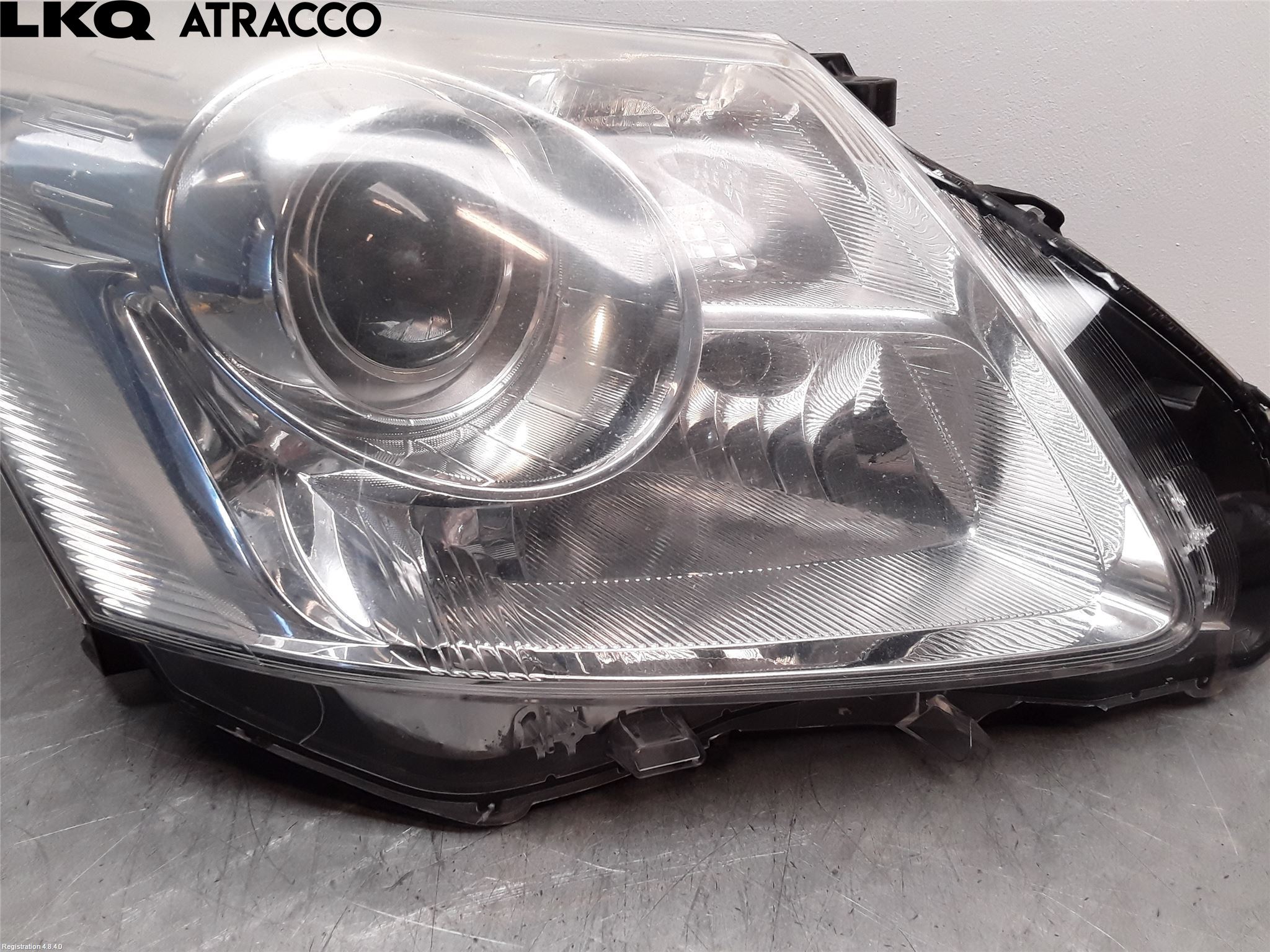 Toyota AVENSIS 09-15 Frontlykt Høyre