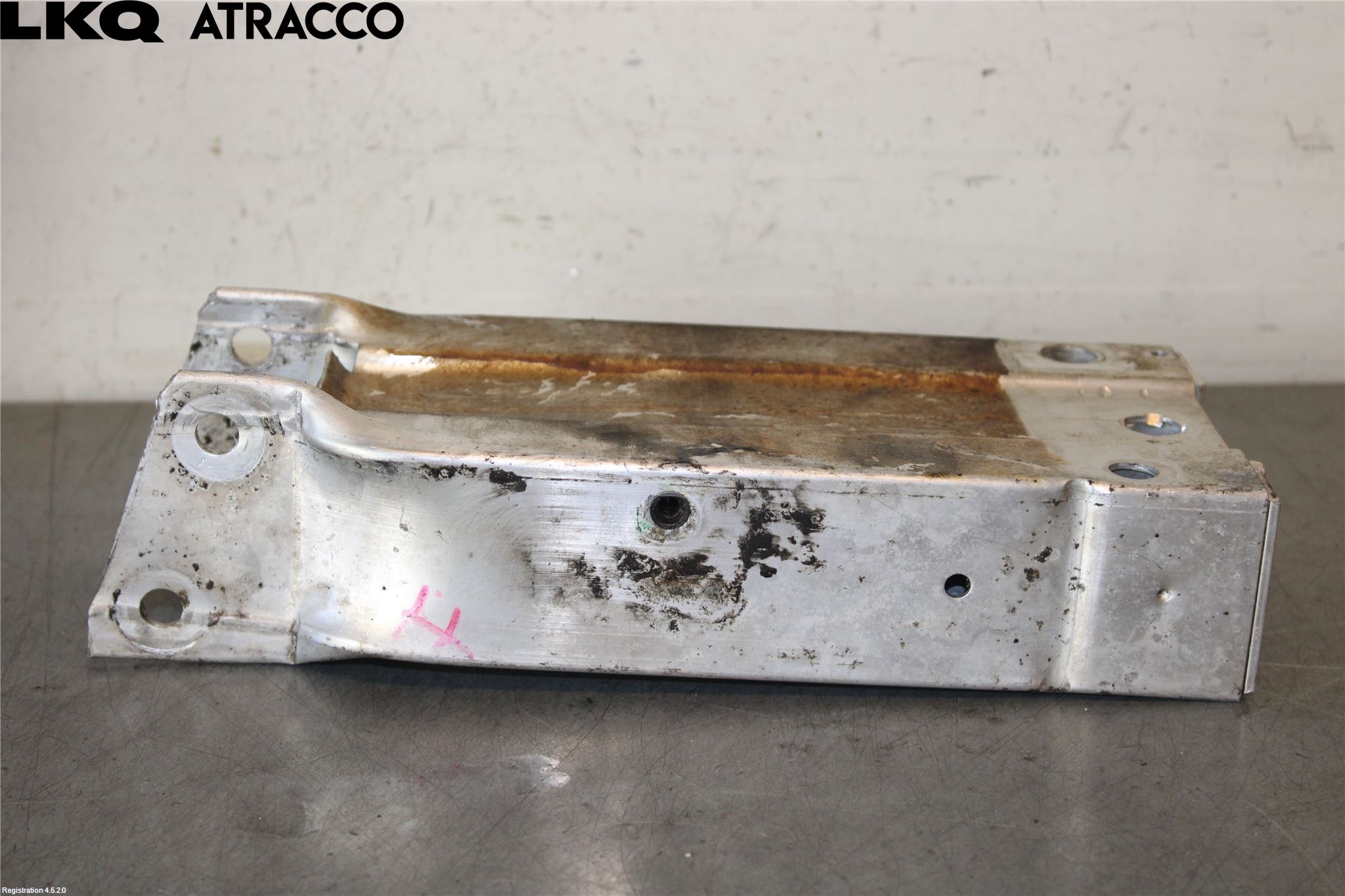 Mercedes-Benz MB E-KLASS (W212) 09-16 Støtfanger Foran Feste