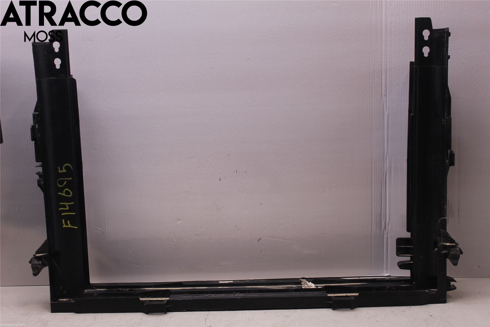 BMW 5 E60/61 Sed/Tou 02-10 Radiator Feste - Ramme - Bjelk