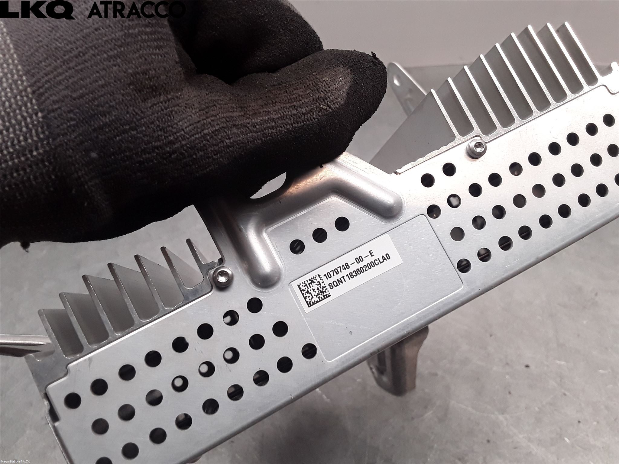 Tesla MODEL 3 17- Stereo Forsterker