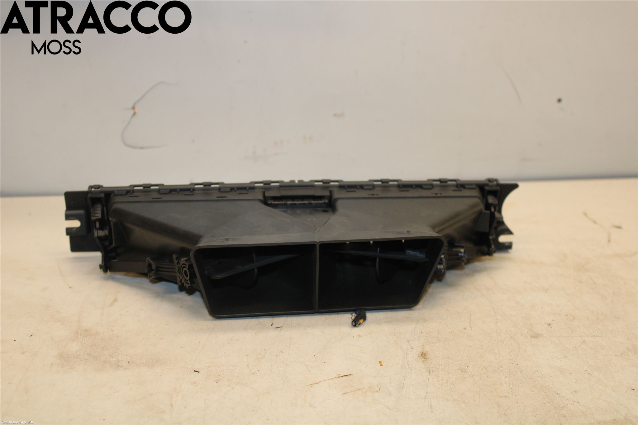 BMW 3 E90/91 SED/TOU 05-12 Dashbord Kanal - Dyse