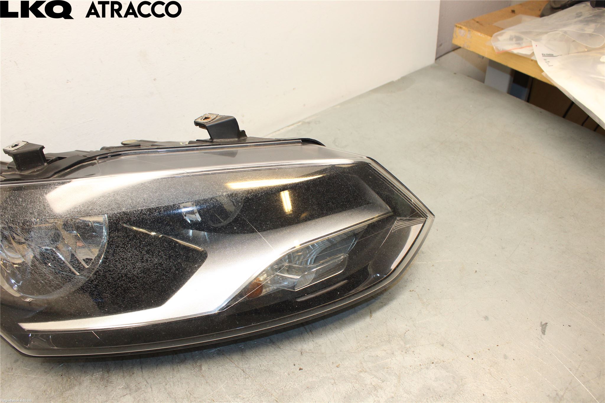 Volkswagen VW POLO 10-17 Frontlykt Hus Høyre