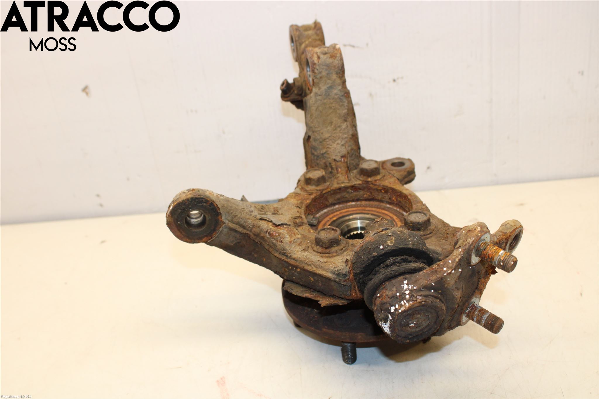 Toyota AVENSIS 09-15 Spindel Vf