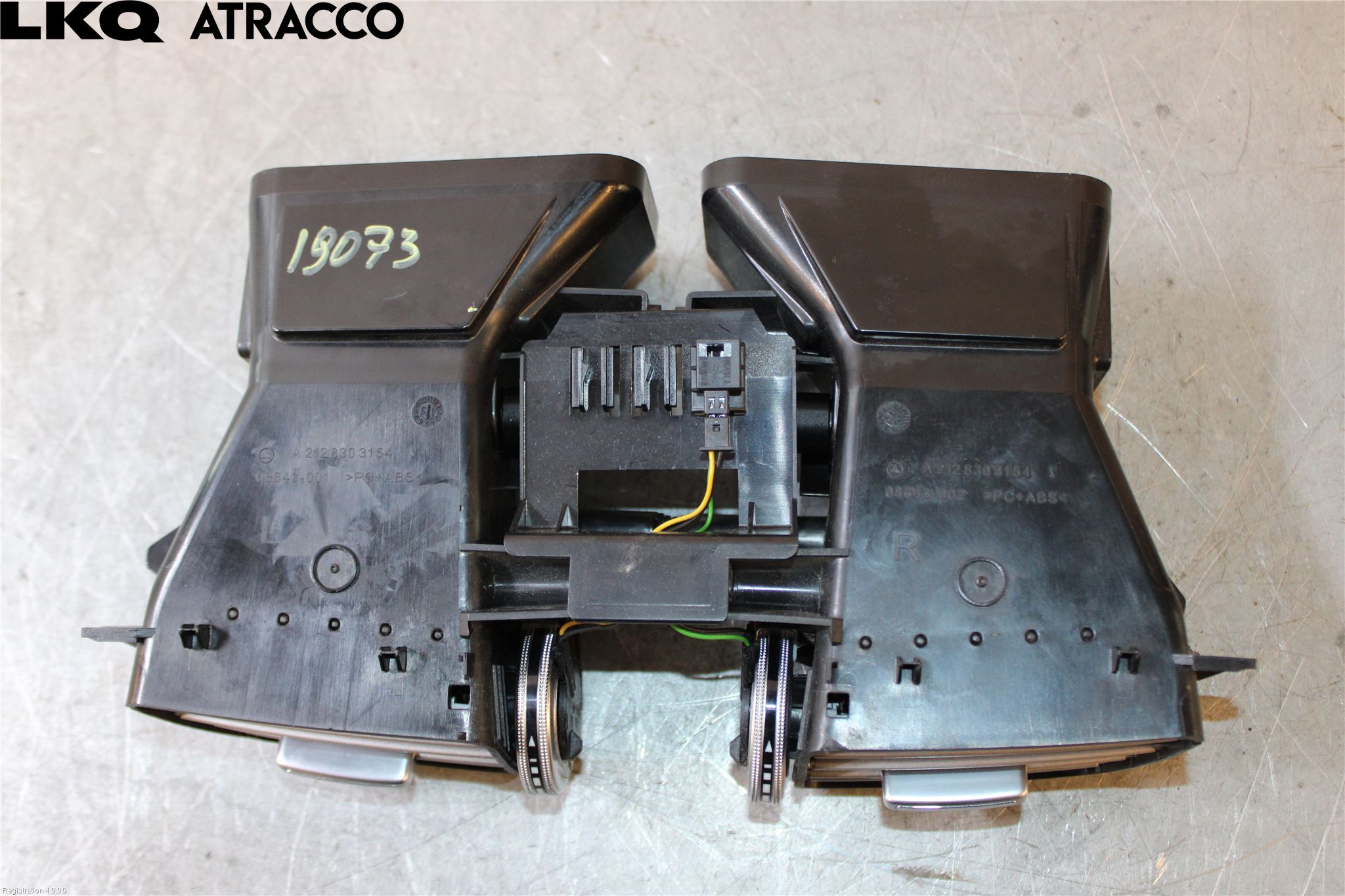 Mercedes-Benz MB E-KLASS (W212) 09-16 Dashbord Kanal - Dyse
