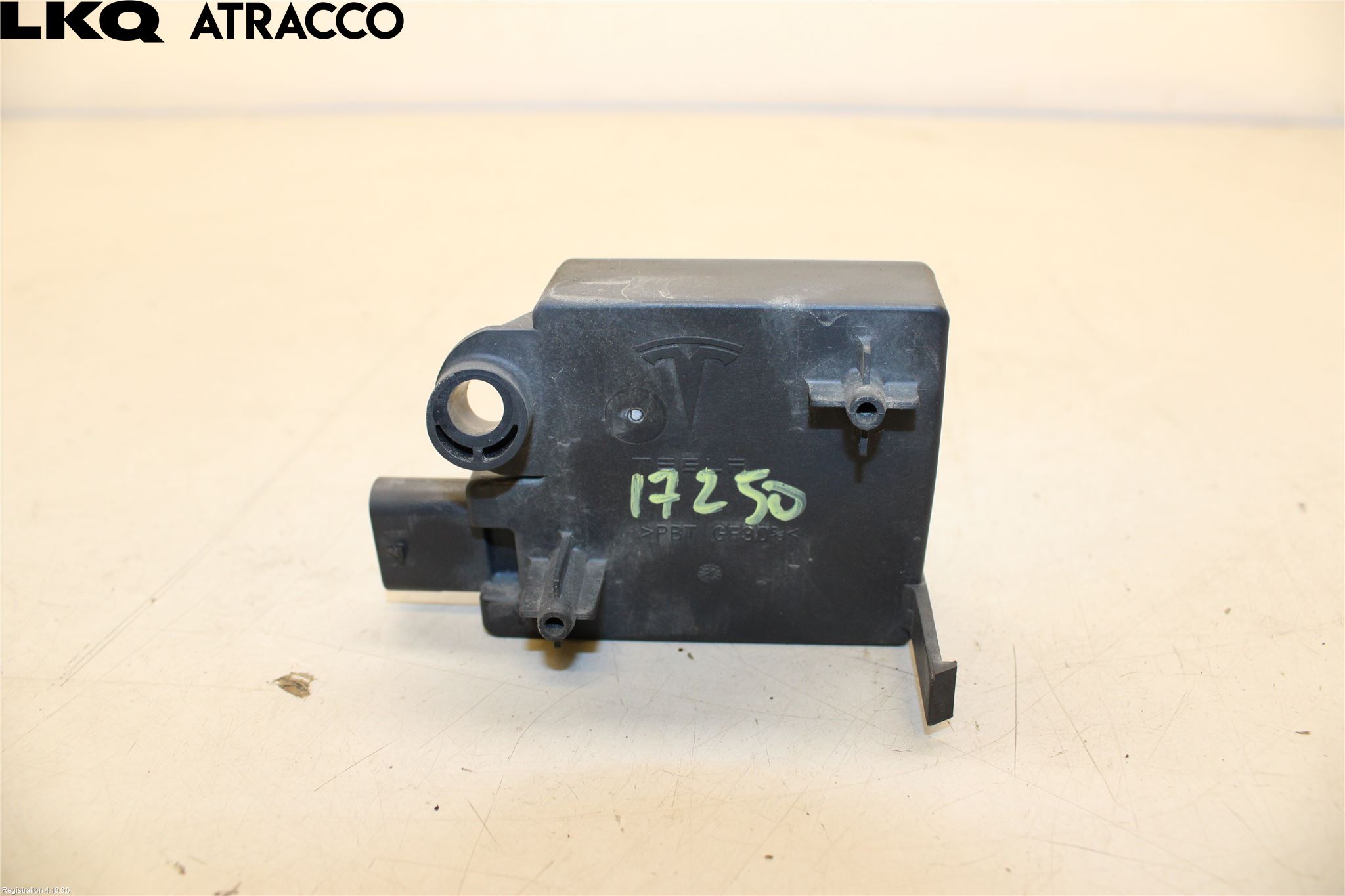 Tesla MODEL 3 17- Styreenhet Parkering