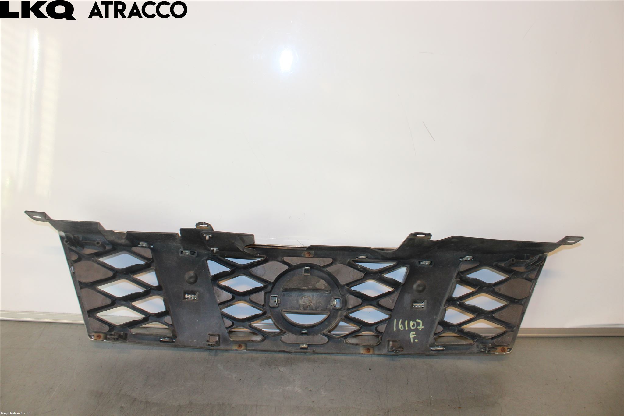 Nissan X-TRAIL 08-14 Grill Komplett