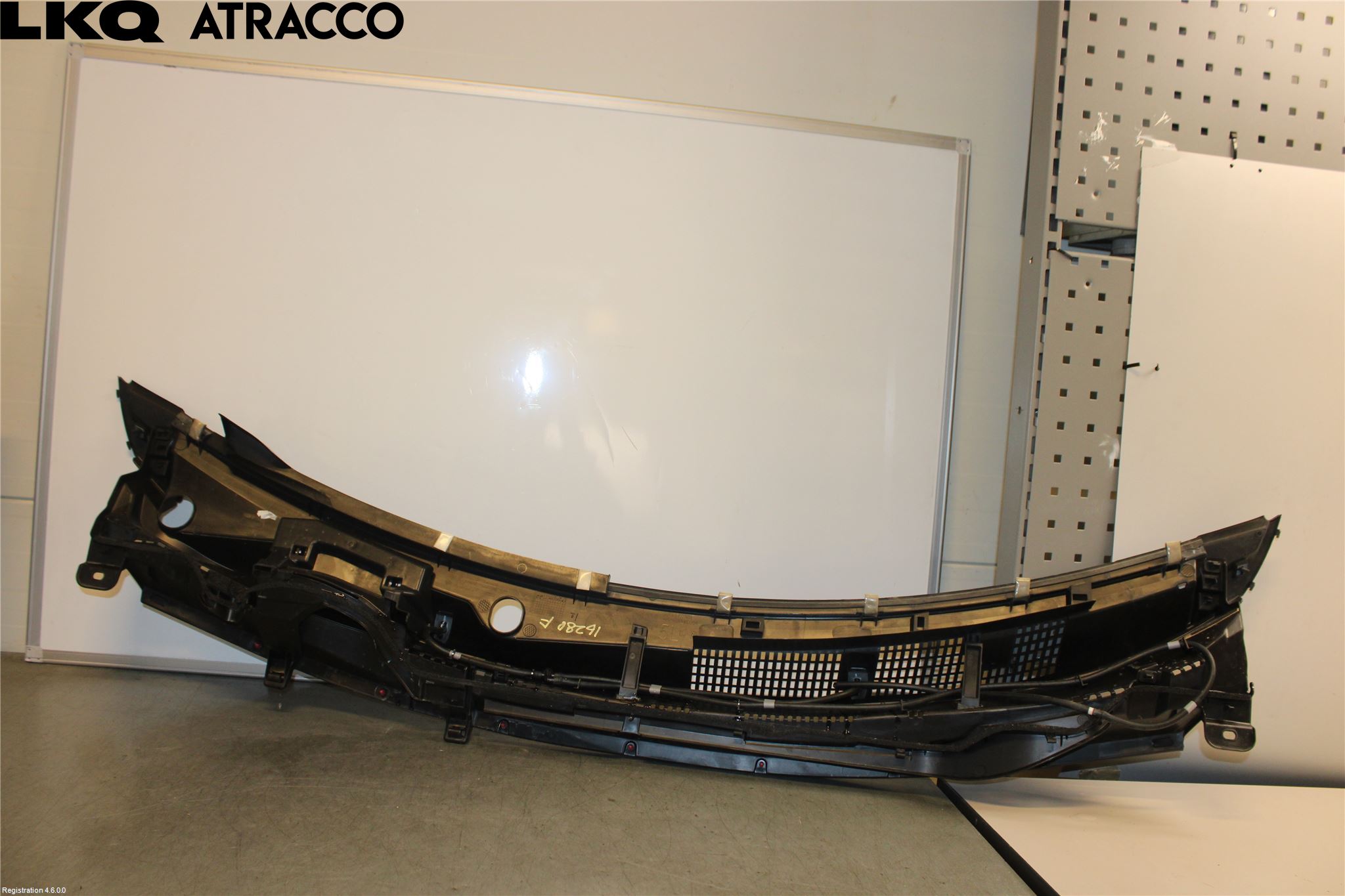 Toyota YARIS XP21 20- Visker Deksel-Grill-Under Frr