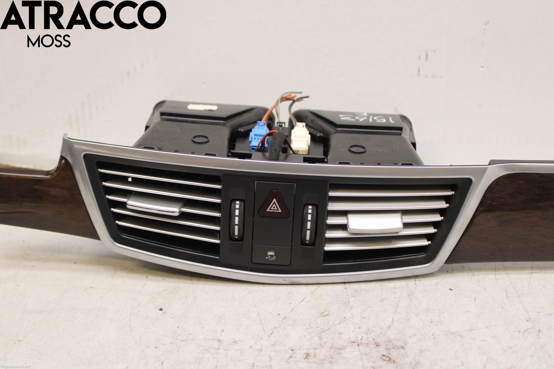 Mercedes-Benz MB E-KLASS (W212) 09-16 Dashbord Kanal - Dyse