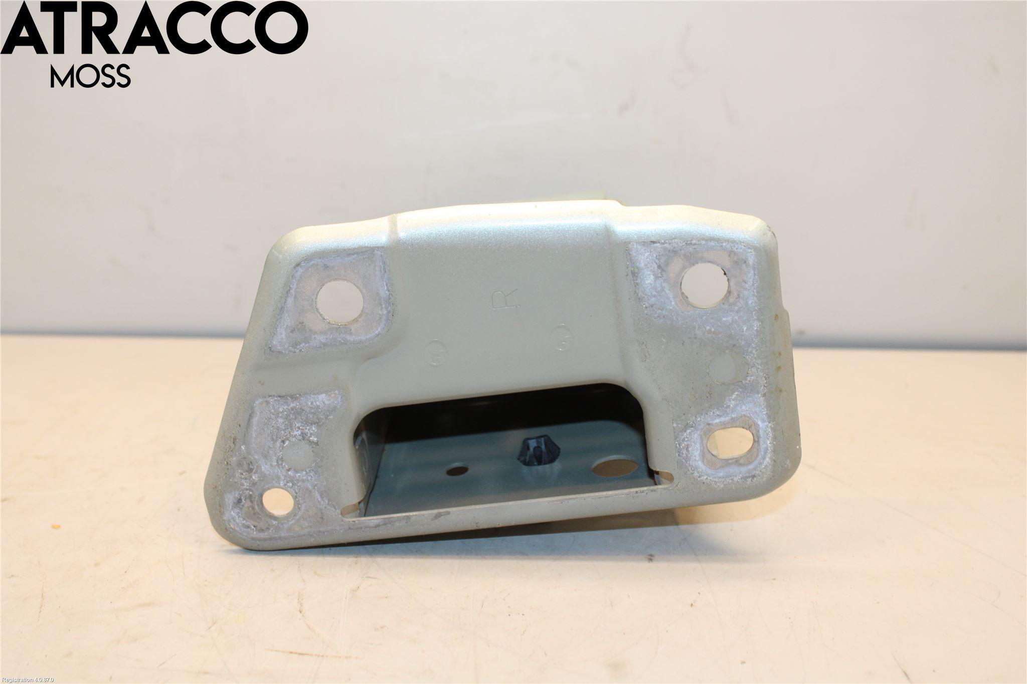 Nissan LEAF 18- Støtfanger Foran Feste