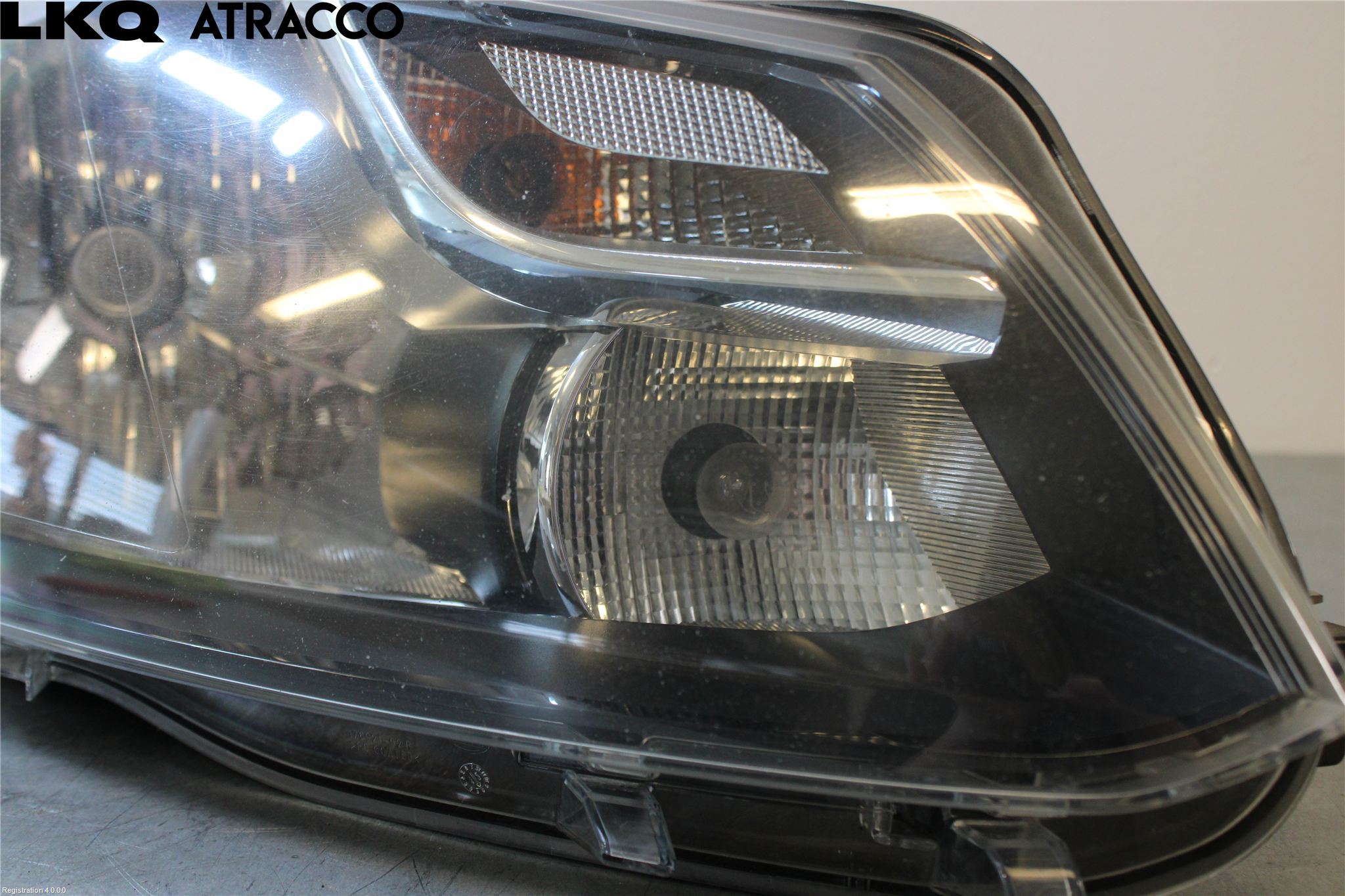 Volkswagen VW CADDY 11-15 Frontlykt Høyre