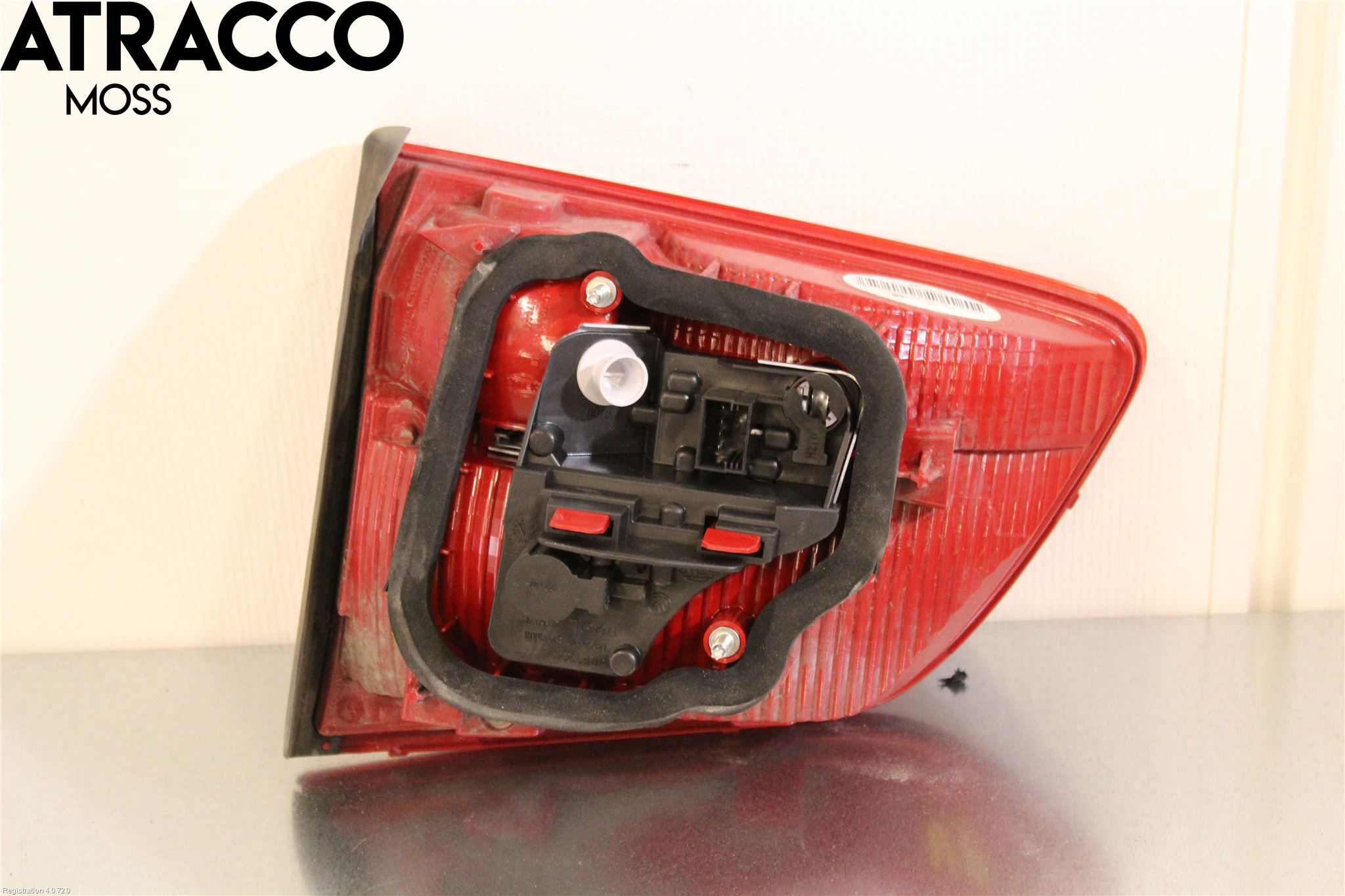 Volkswagen VW TOURAN 10-15 Baklykt Venstre  På Luke(Indre